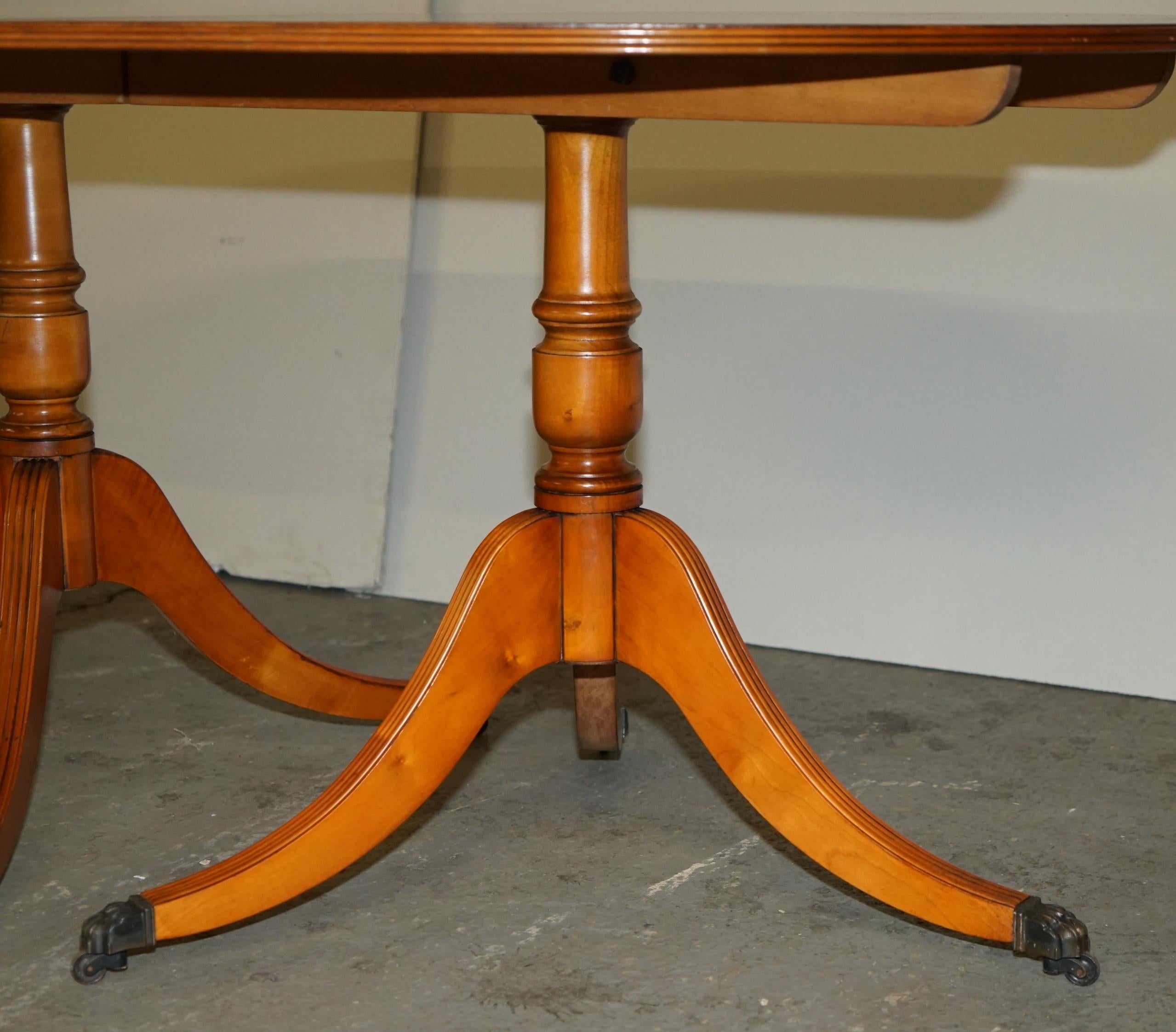 COOKE & SON VINTAGE BURR YEW WOOD REGENCY PILLAR BASE 4 bis 6 Personen Esszimmer-TABLE im Angebot 3