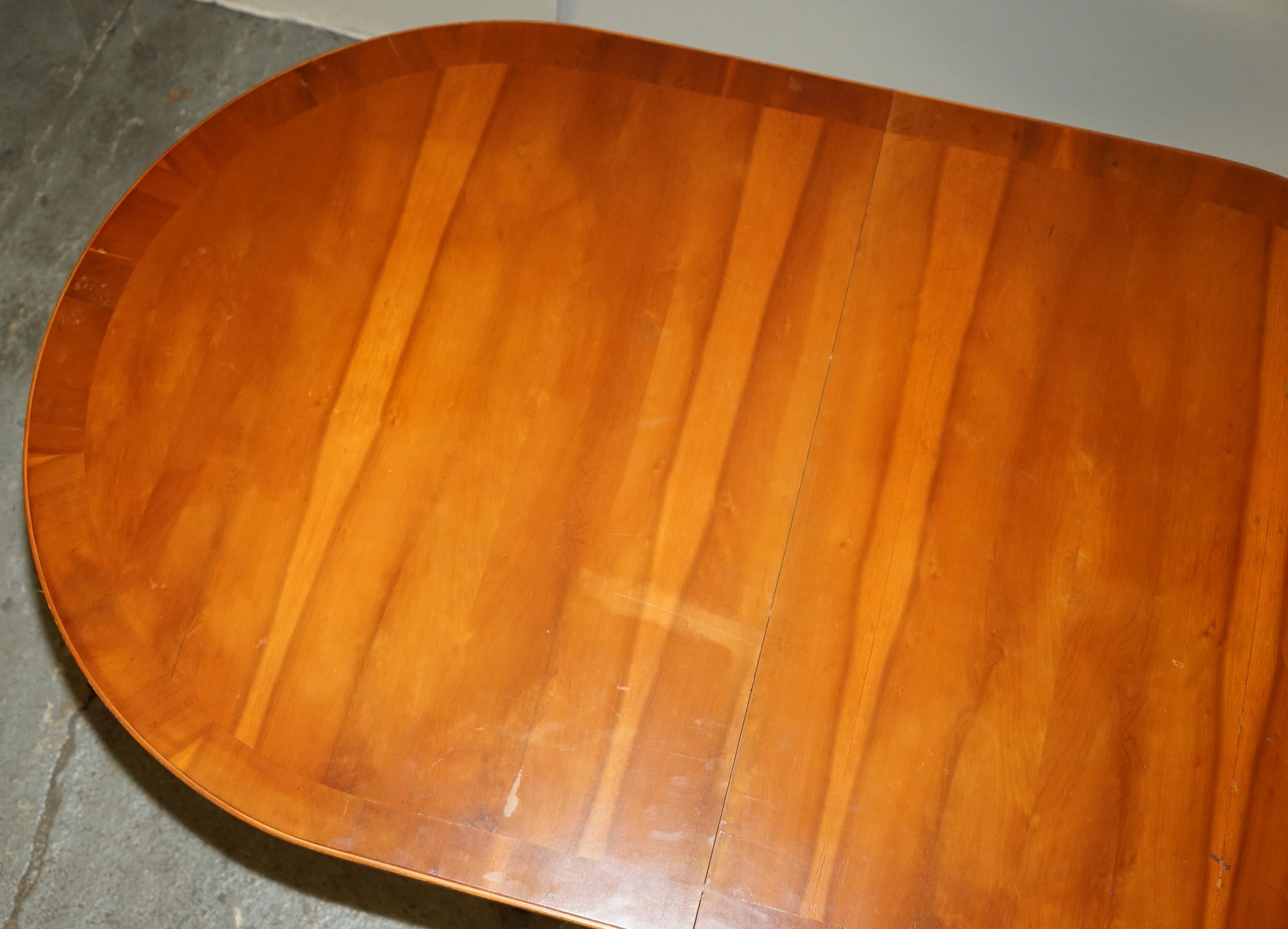 COOKE & SON VINTAGE BURR YEW WOOD REGENCY PILLAR BASE 4 bis 6 Personen Esszimmer-TABLE (Handgefertigt) im Angebot
