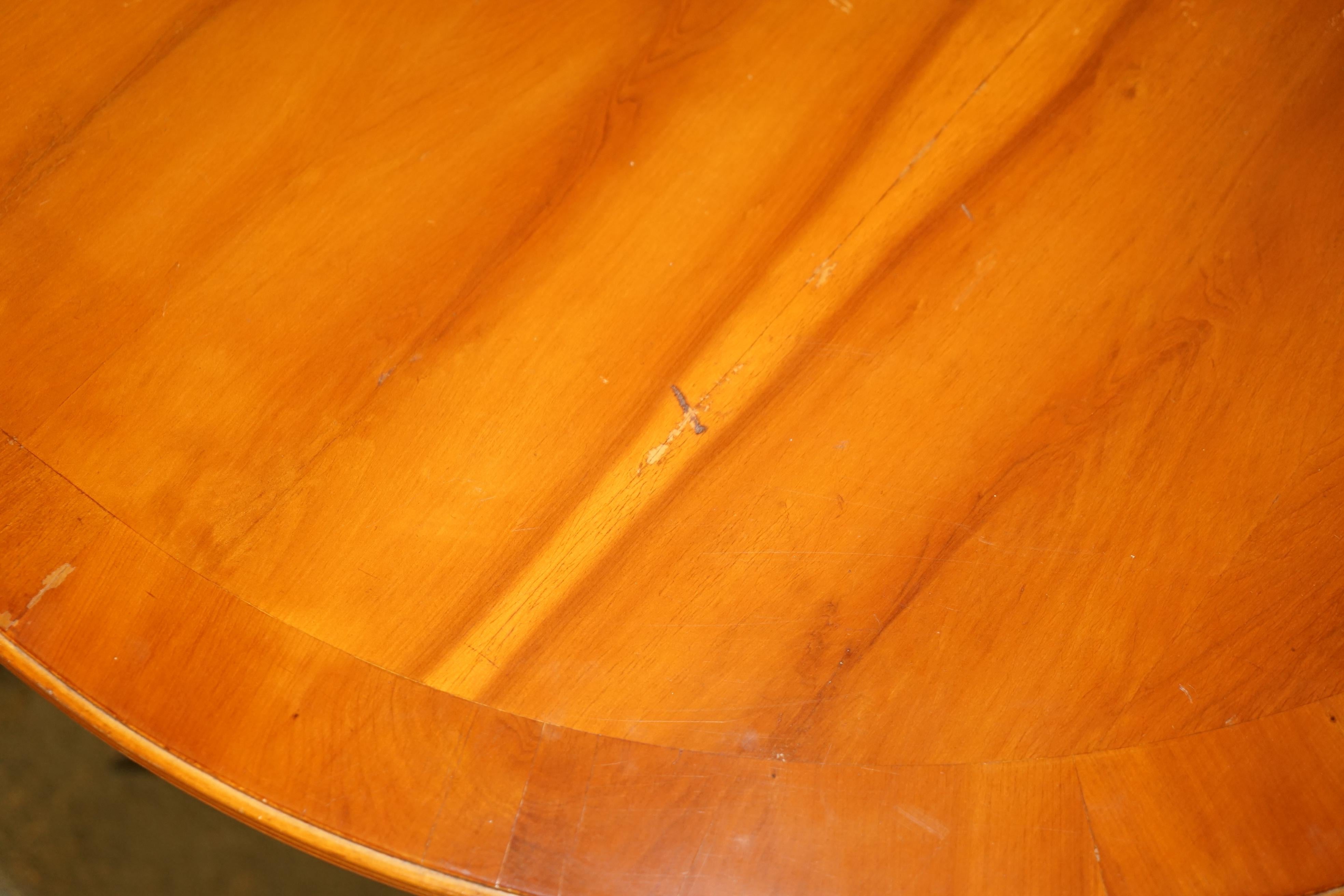 COOKE & SON VINTAGE BURR YEW WOOD REGENCY PILLAR BASE 4 bis 6 Personen Esszimmer-TABLE (20. Jahrhundert) im Angebot