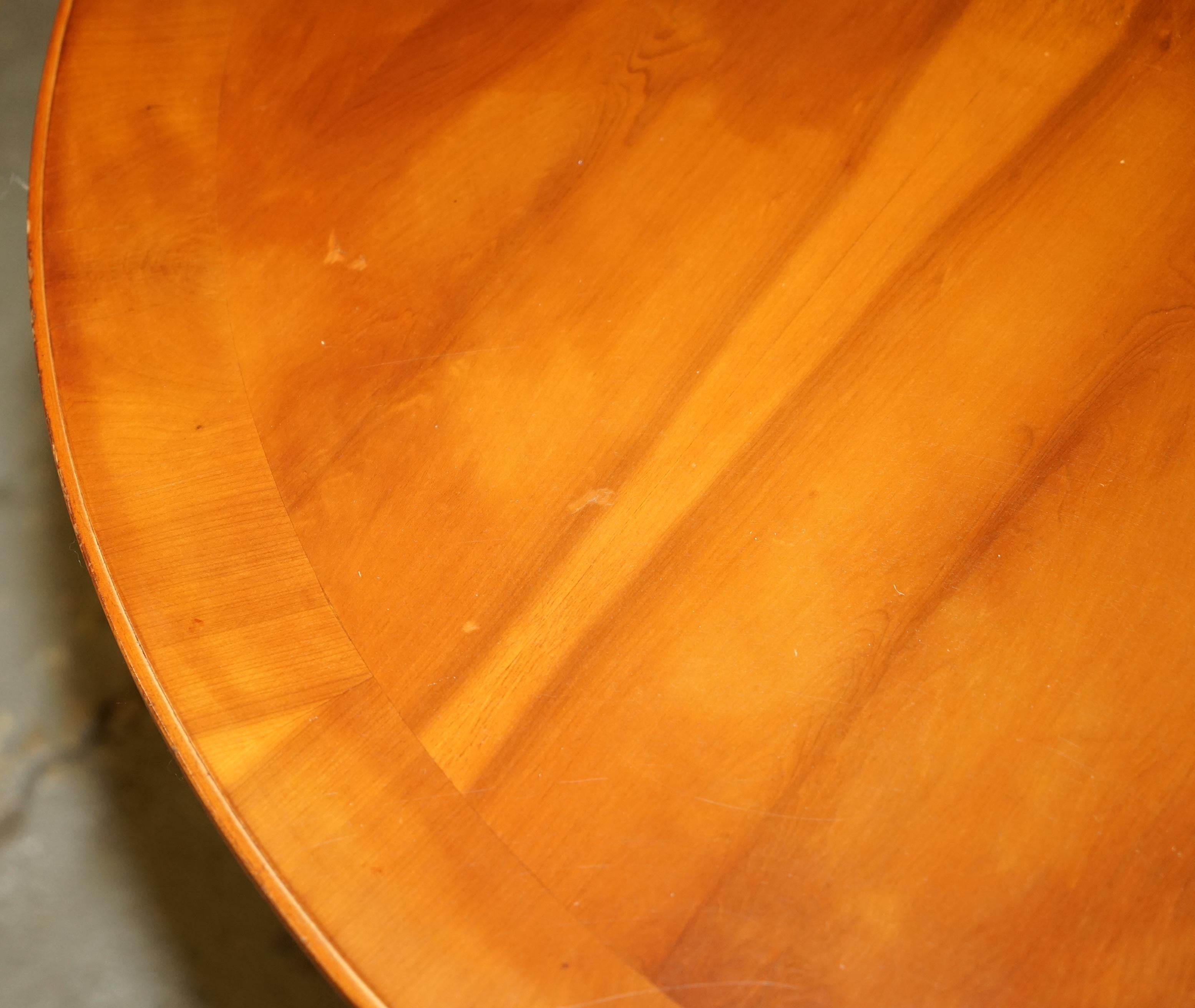 COOKE & SON VINTAGE BURR YEW WOOD REGENCY PILLAR BASE 4 bis 6 Personen Esszimmer-TABLE (Eibenholz) im Angebot