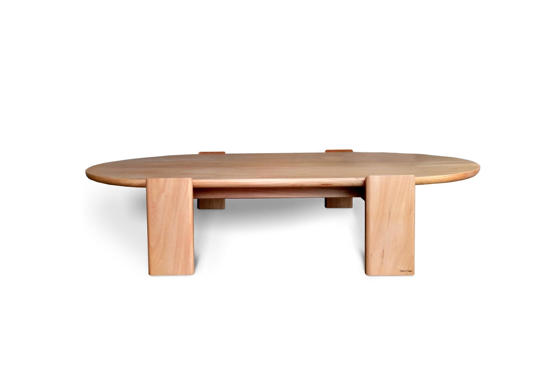 Cookie-Couchtisch, handgefertigt aus brasilianischem Massivholz (oval) (Handgefertigt) im Angebot