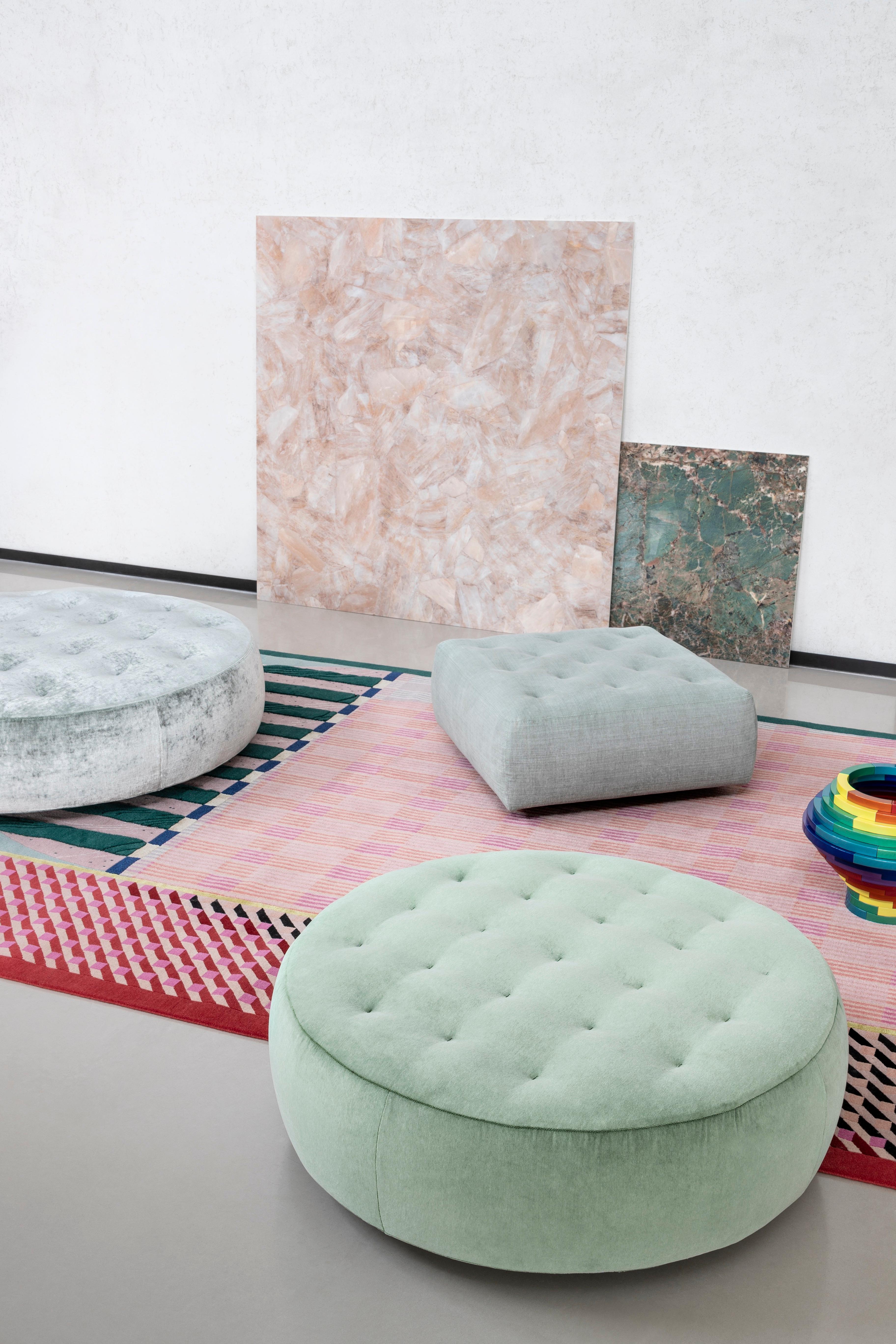 A new evolution of Saba poufs, Cookie are available in a round or square format and are characterized by the light quilting on the seating area. The Cookie poufs are fun and independent elements, that can exist on their own or be placed nearby other