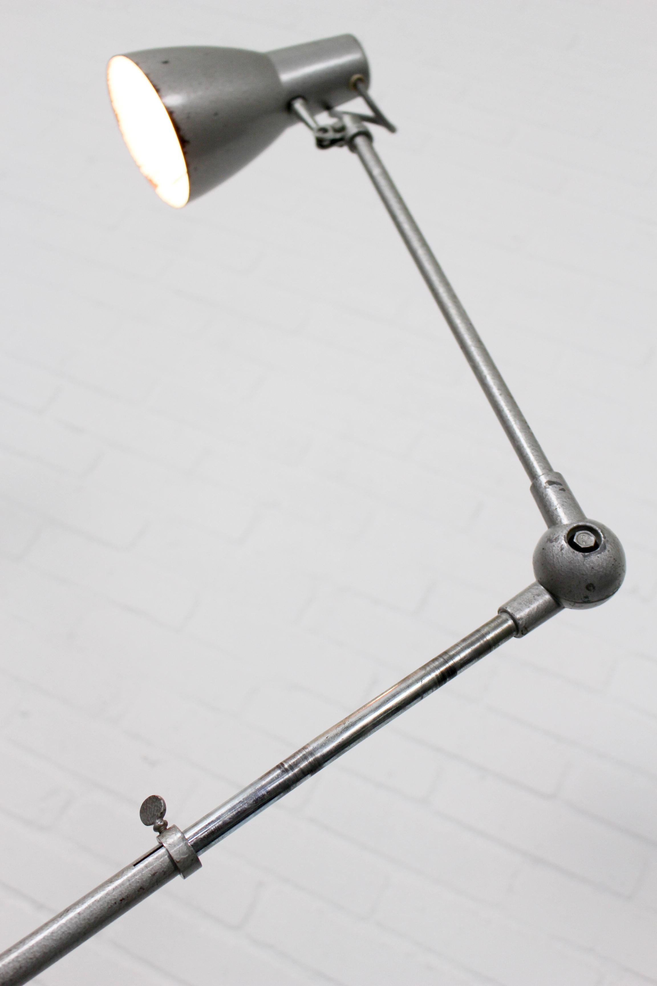 Lampe de table style robotique industriel cool et funky en vente 4