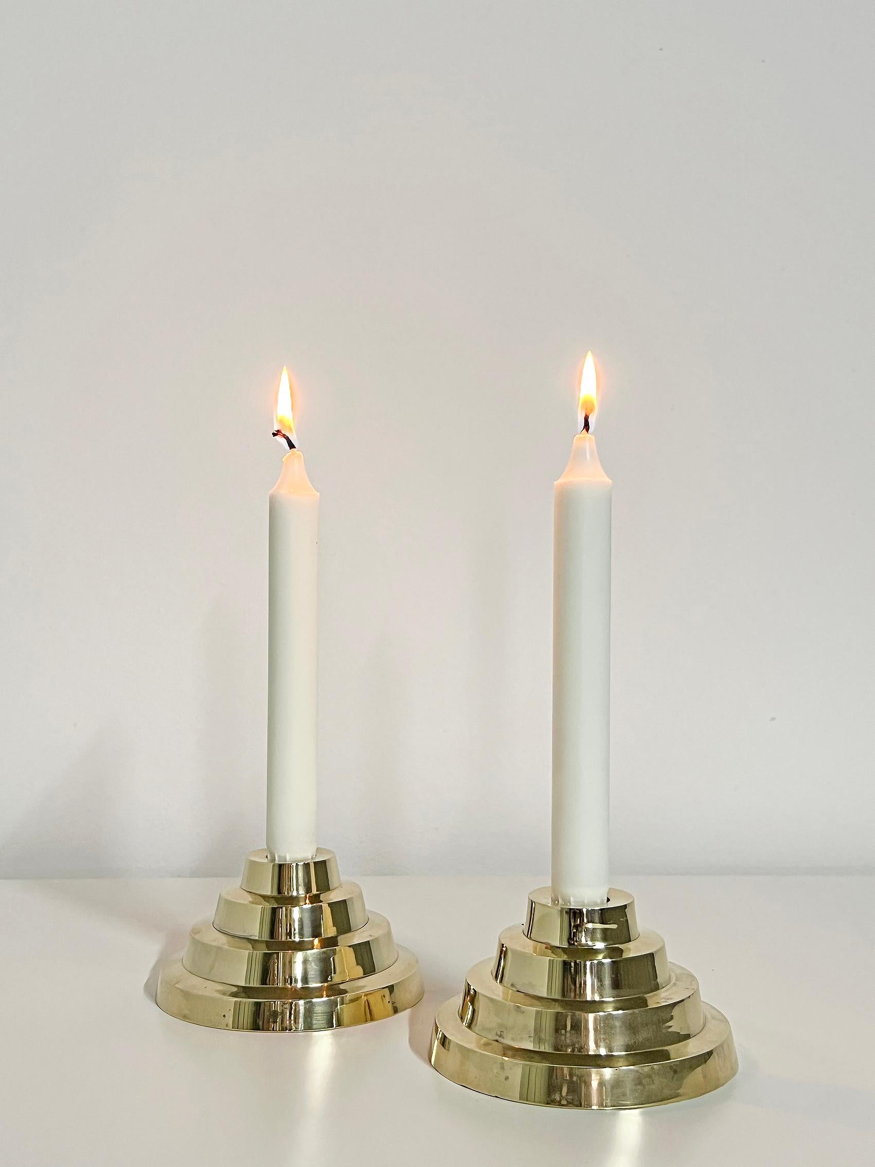 Cool Candle Holders in Brass, Set of Two In Good Condition For Sale In Örebro, SE