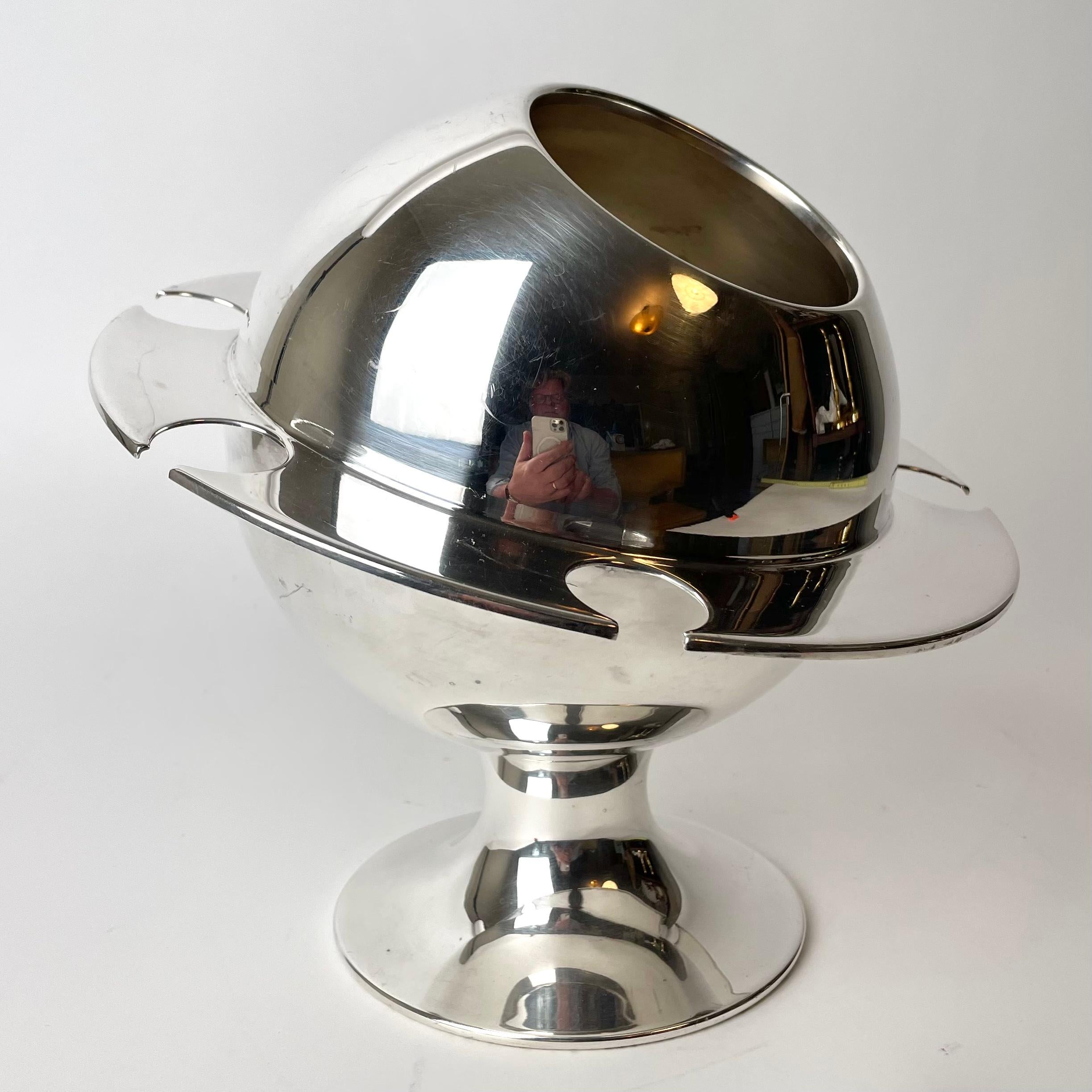 Cool Champagne Cooler with glass rack in silver plating. Glass rack for six glasses.

”Space Age” made in cool design in France during the 1960s.

Wear consistent with age and use.