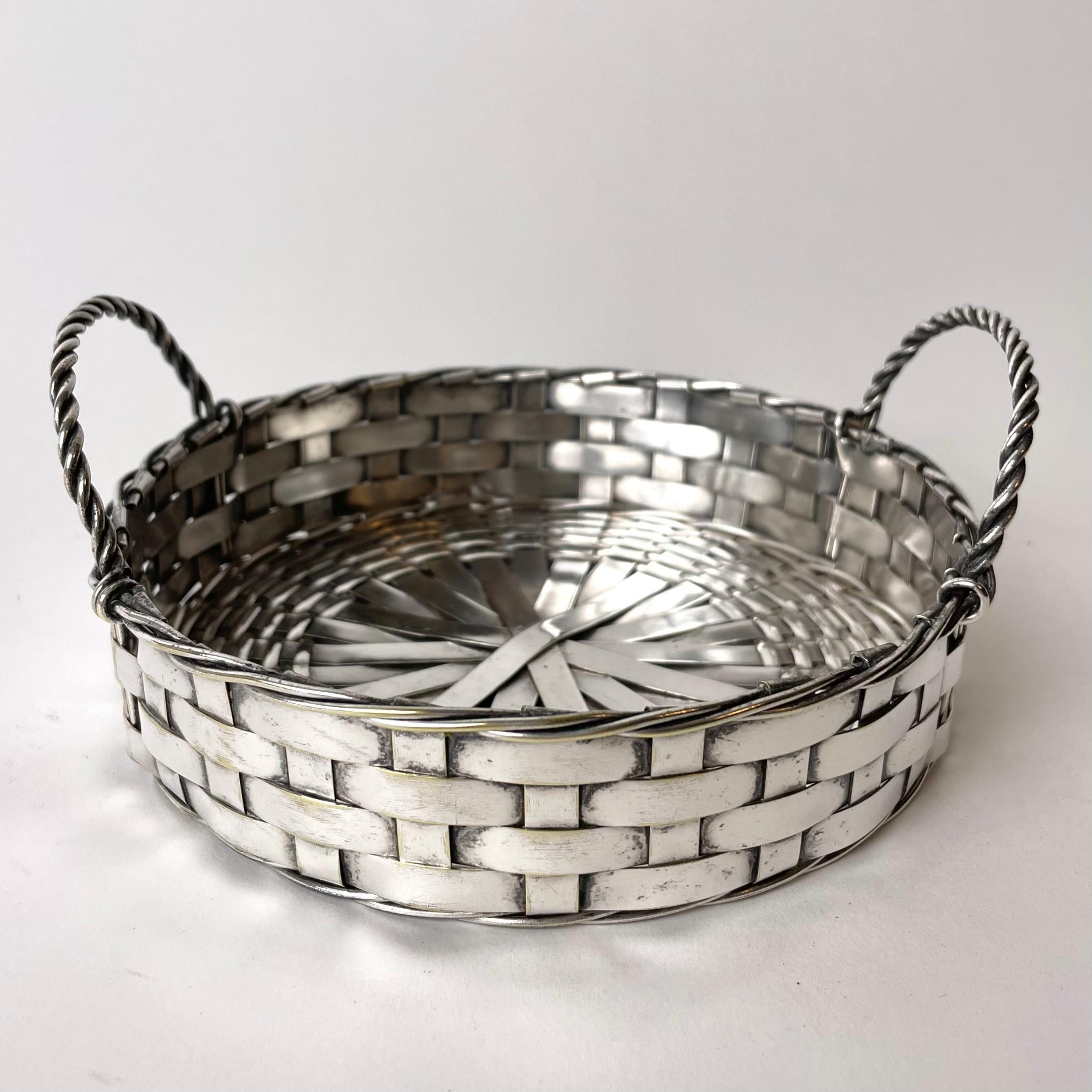 Cool Coaster in Braided Silver Plated Metal from the, Early 20th Century In Good Condition For Sale In Knivsta, SE