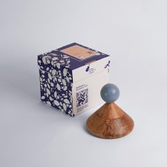 Boîte à bijoux en forme de cône avec poignée en pierre bleue