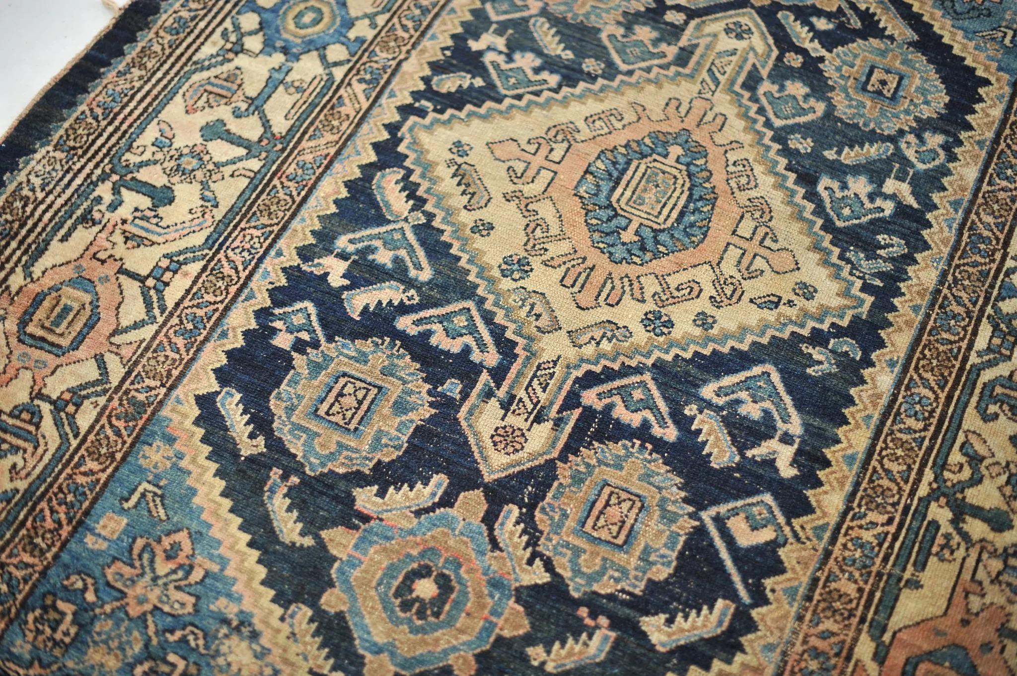 Alfombra Tribal Aldea Mística, Fresca y Terrenal en venta 2
