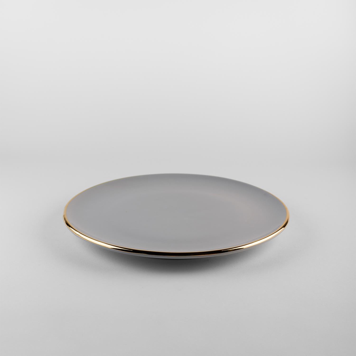 Platos grises fríos borde dorado: Sopa, soporte, plato auxiliar para 4 Hecho a mano en Italia 2024 en Nuevo estado para la venta en San Miniato PI, IT