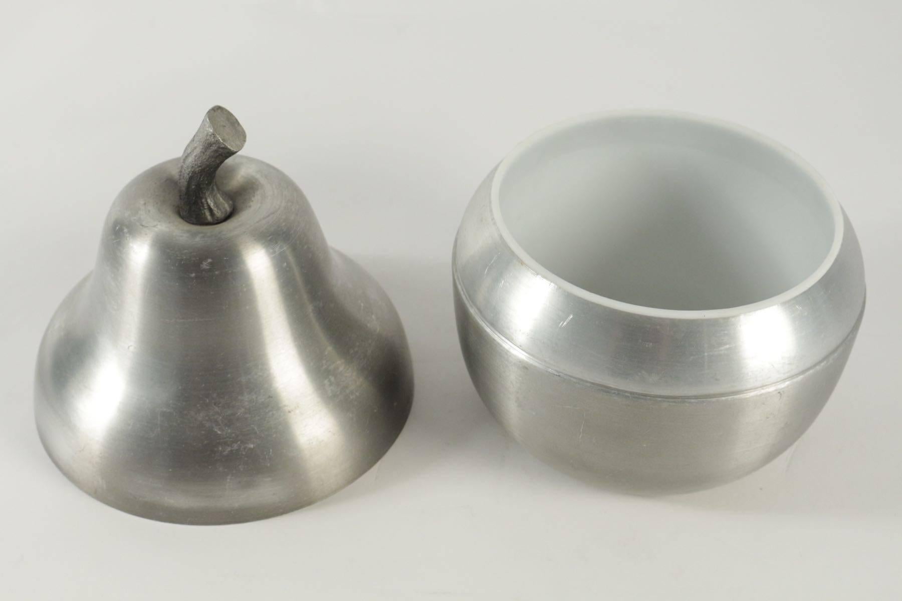 Cool Ice Bucket in the Shape of a Pear in Brushed Aluminum from the 1970s In Good Condition For Sale In Saint-Ouen, FR