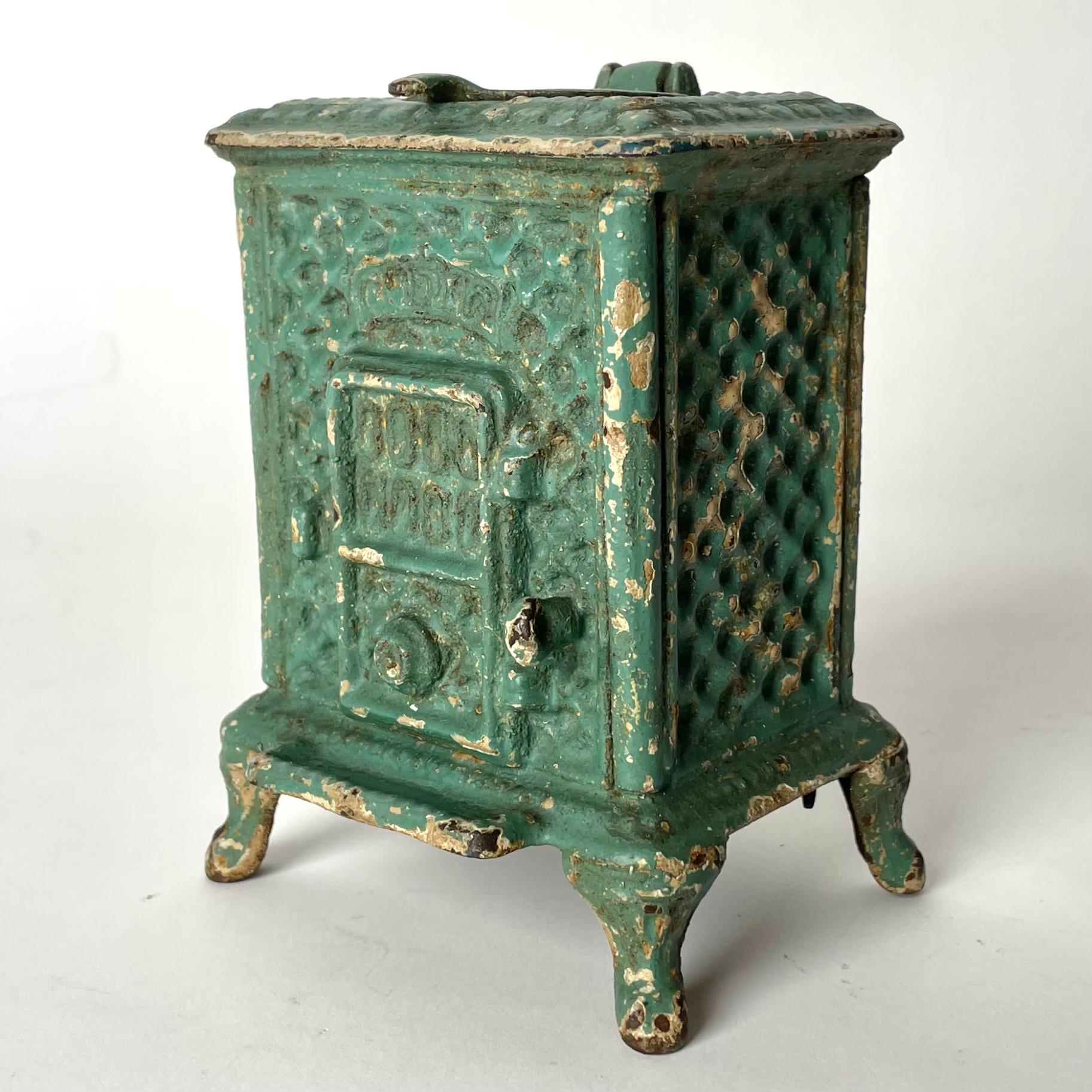 French Cool Ink Well designed as a Godin iron stove from the late 19th Century For Sale