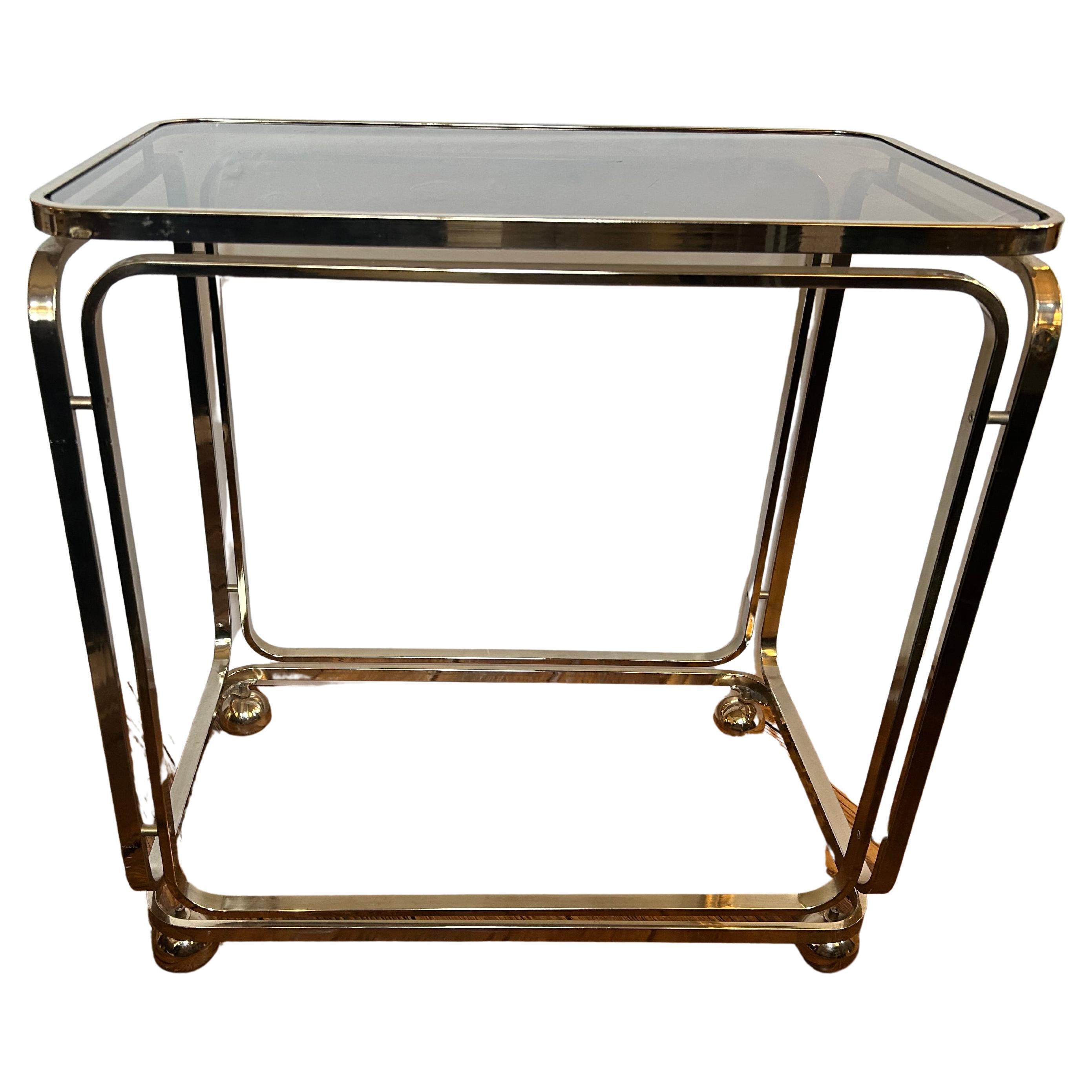 Chariot de bar italien en laiton et verre fumé Cool Midcentury Modern en vente