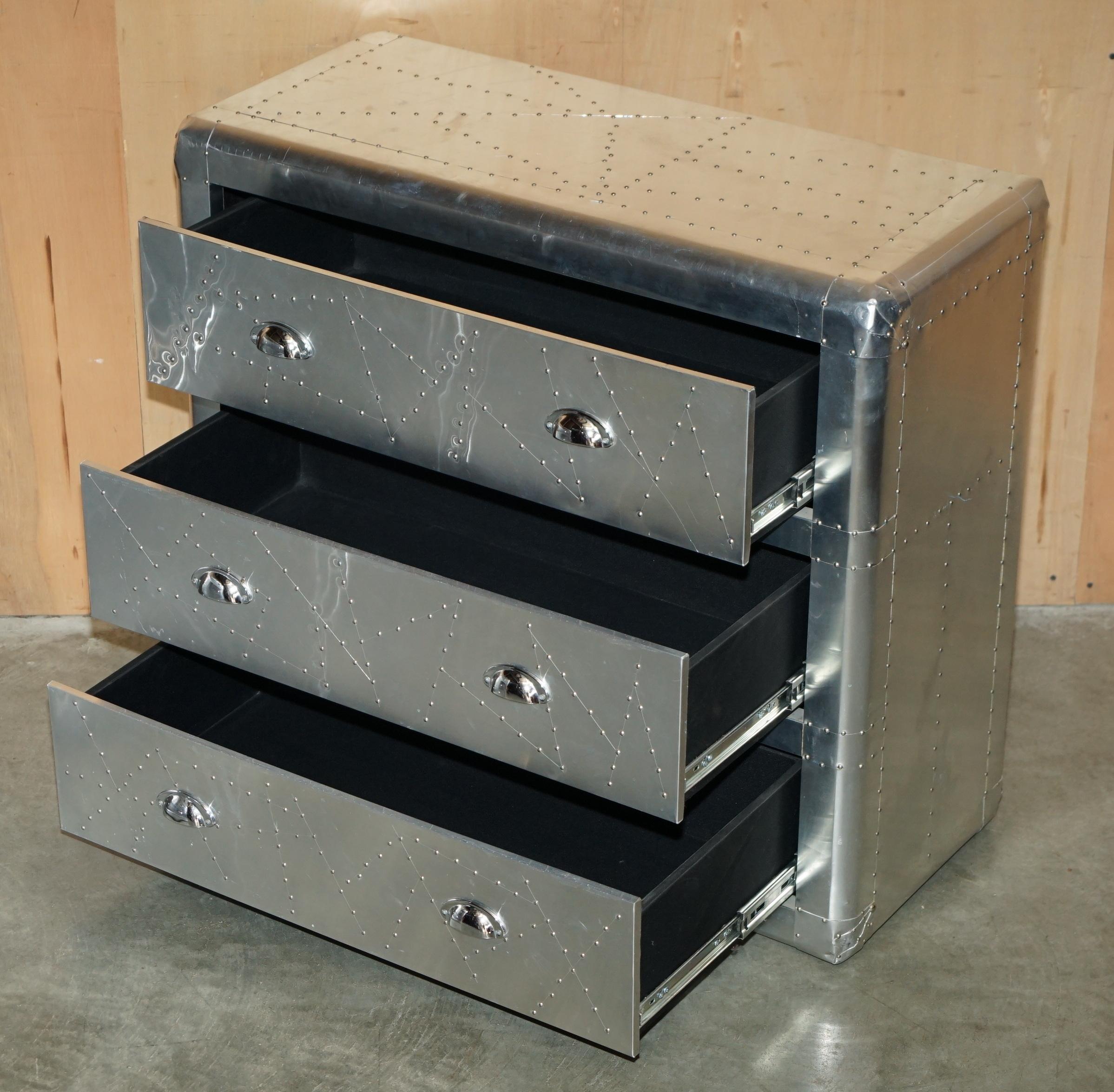 COOL PAIR OF ViNTAGE AVIATOR HAND HAMMERED CHEST OF DRAWERS INDUSTRIAL STYLE (Paire de commodes AVIATOR martelées à la main, style industriel) en vente 5