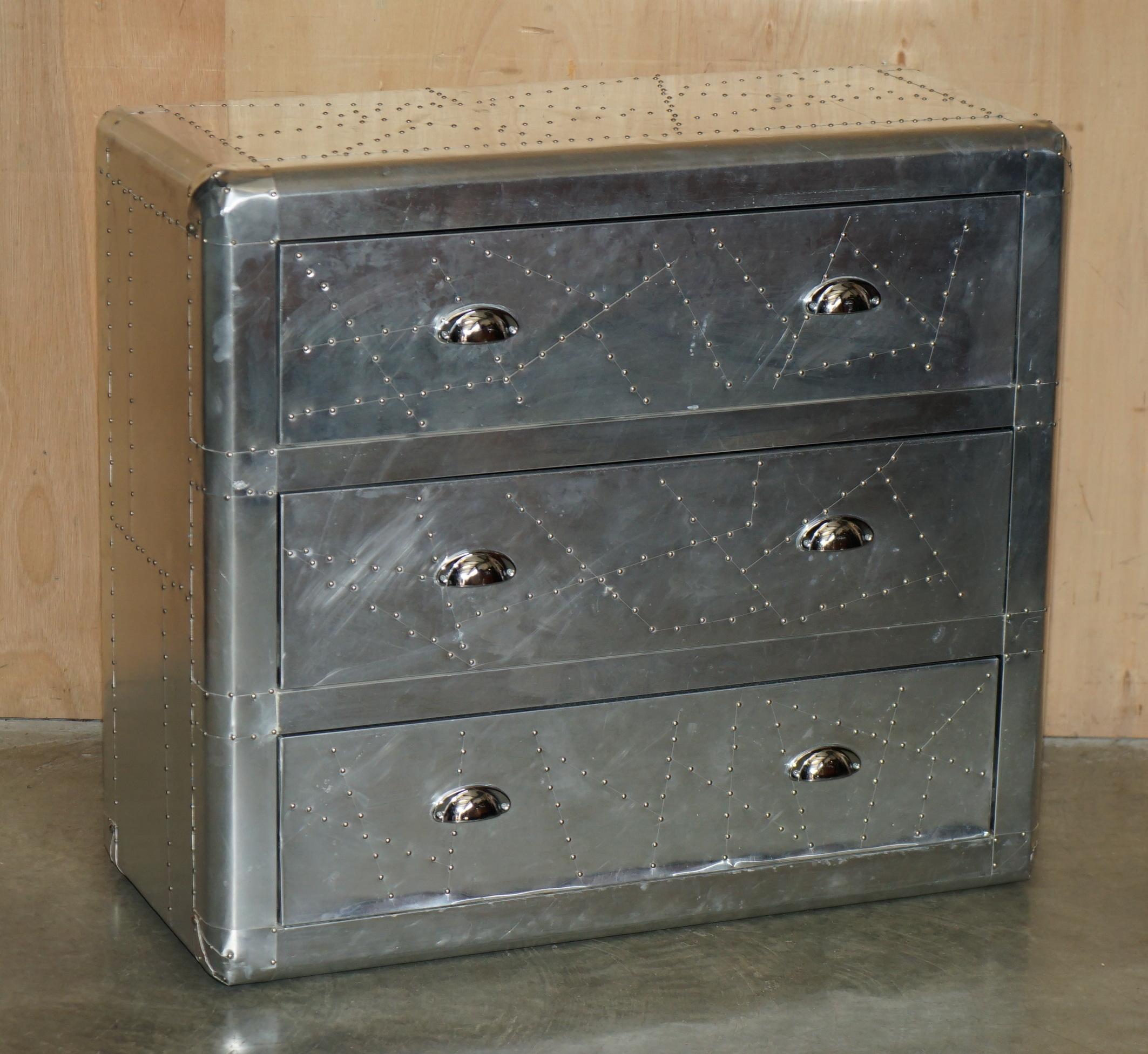 COOL PAIR OF ViNTAGE AVIATOR HAND HAMMERED CHEST OF DRAWERS INDUSTRIAL STYLE (Paire de commodes AVIATOR martelées à la main, style industriel) en vente 8