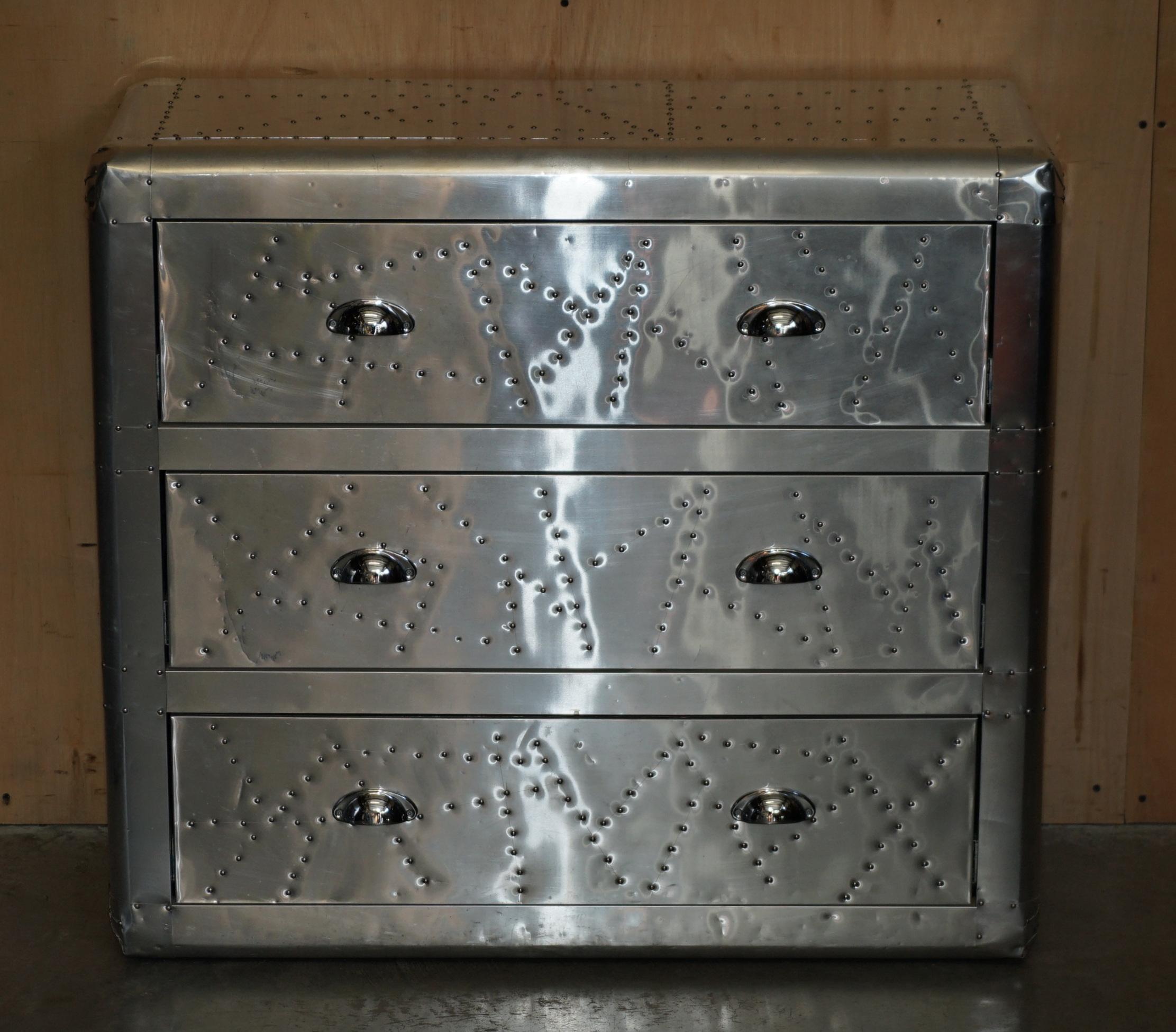 Industriel COOL PAIR OF ViNTAGE AVIATOR HAND HAMMERED CHEST OF DRAWERS INDUSTRIAL STYLE (Paire de commodes AVIATOR martelées à la main, style industriel) en vente