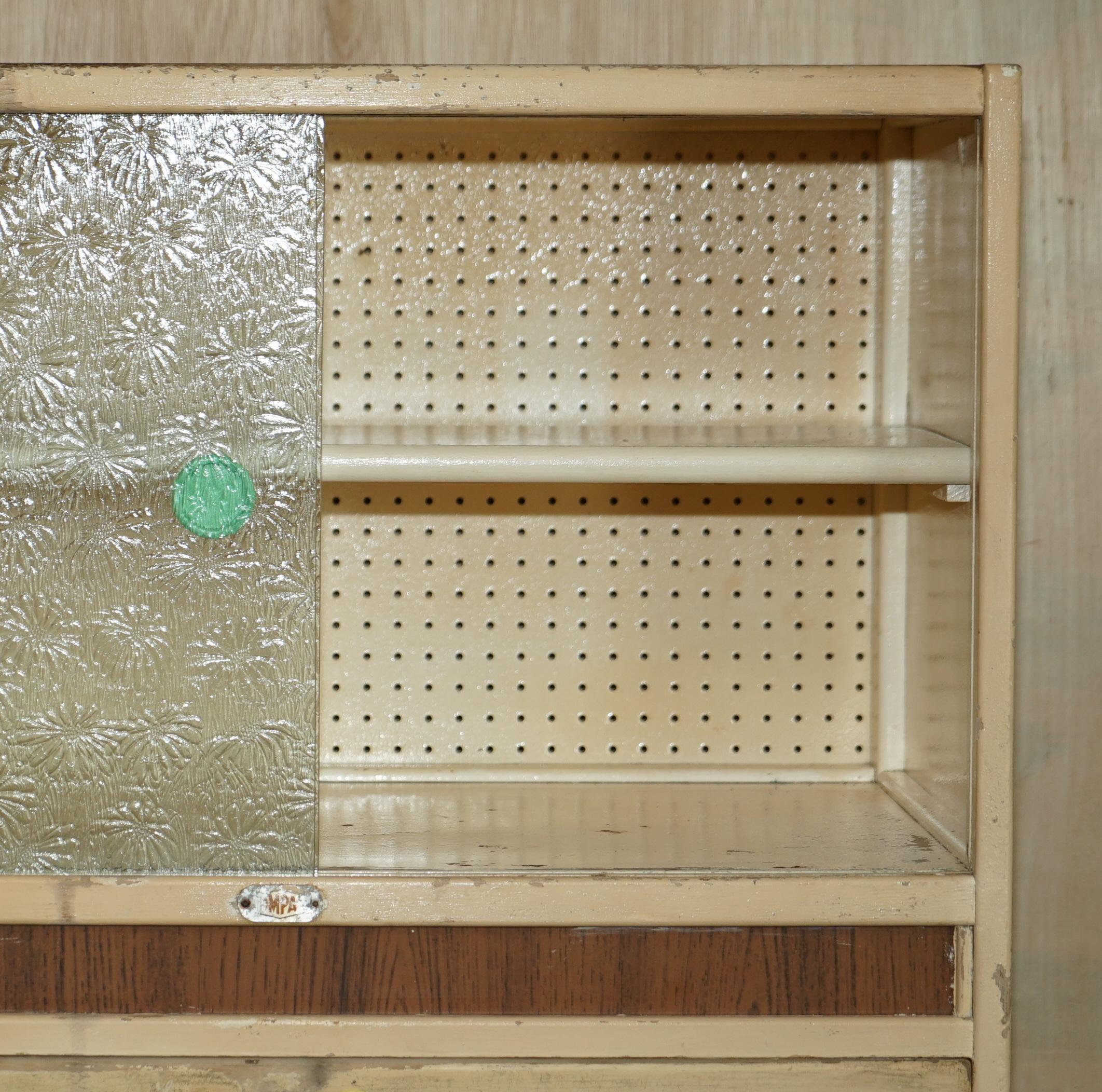 Mid-Century Modern Armoire de cuisine Habberdashery Larda rétro et rétro originale anglaise des années 1950 en vente
