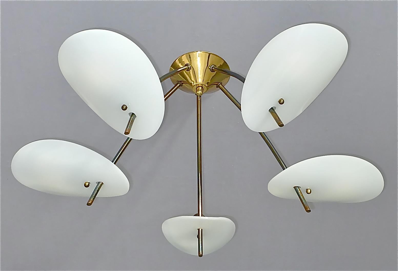 Cool sculptural Italian midcentury 5-light sputnik flush mount chandelier most probably designed and executed by Stilnovo and very in the style of Angelo Lelii for Arredoluce, Italy circa 1950s. The high quality patinated brass ceiling lamp has 5