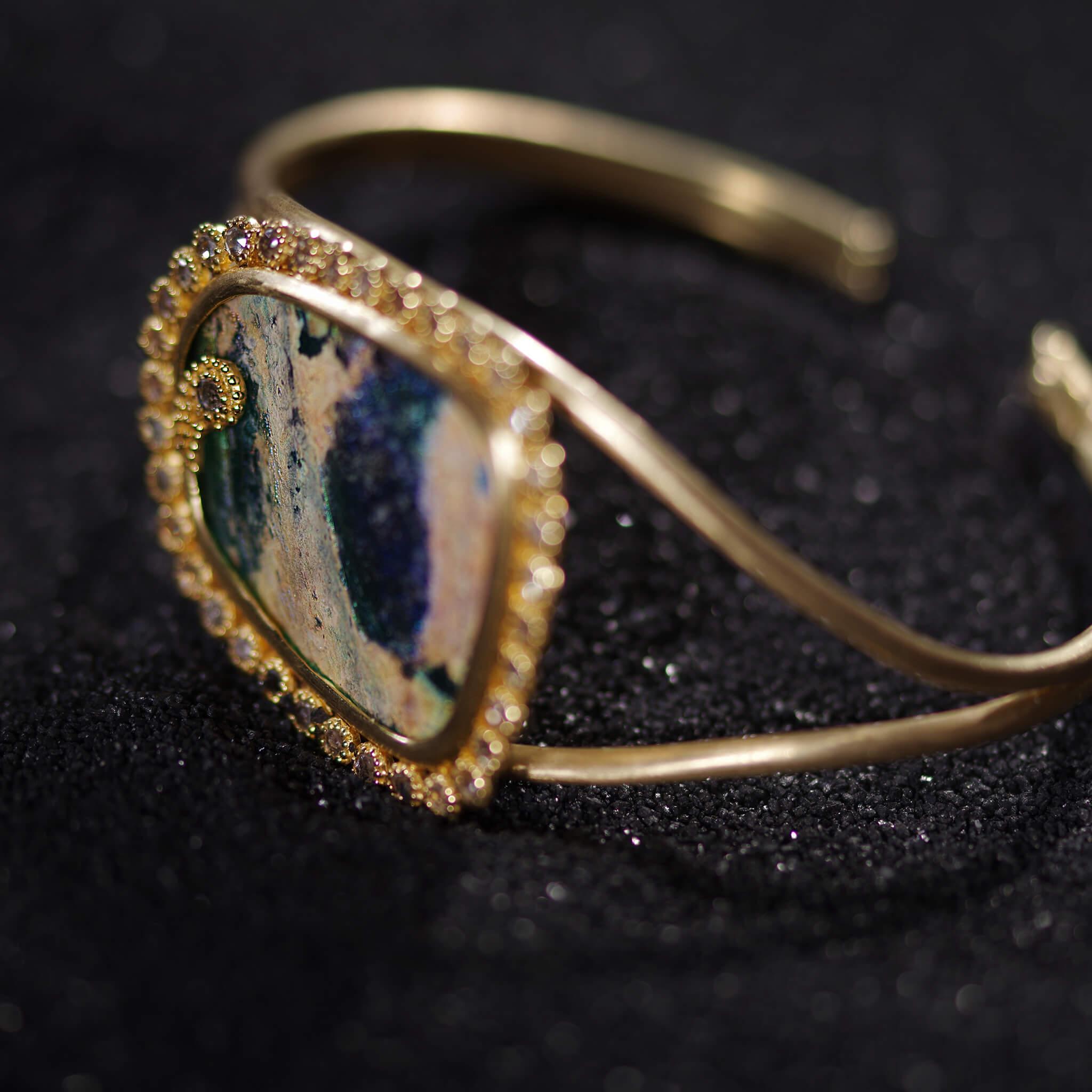 Taille ronde Coomi Bracelet en or 20 carats avec diamants et verre romain ancien en vente