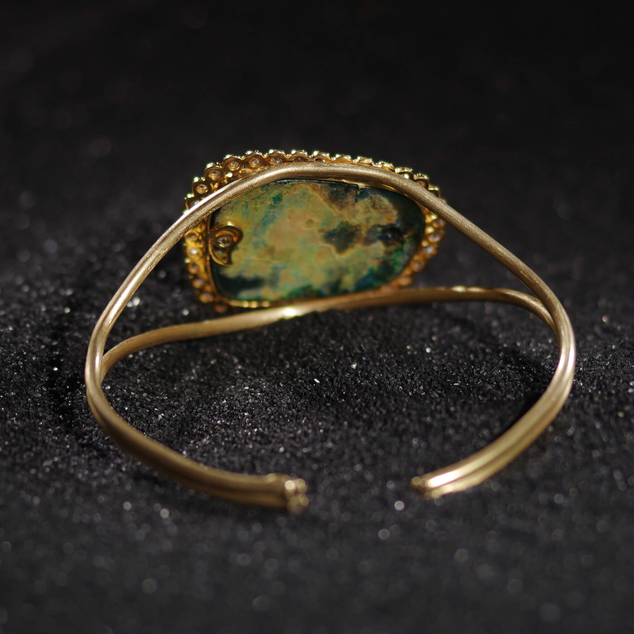 Coomi Bracelet en or 20 carats avec diamants et verre romain ancien Neuf - En vente à Secaucus, NJ