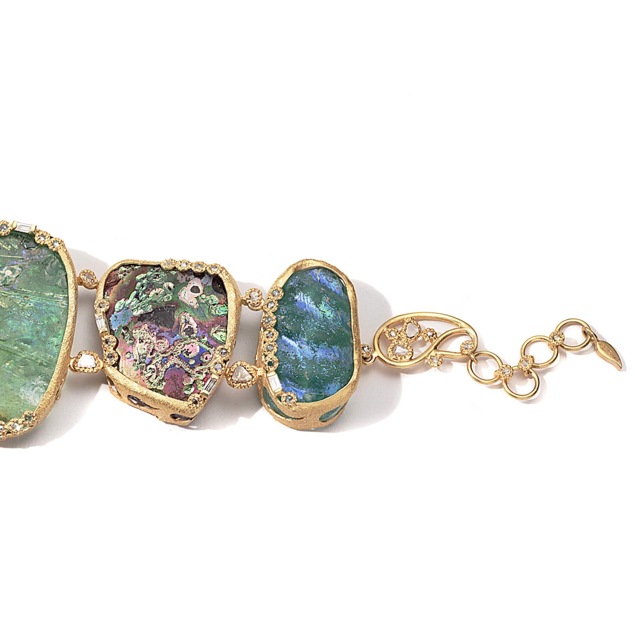 Coomi Bracelet en or 20 carats avec diamants et verre romain ancien Unisexe en vente