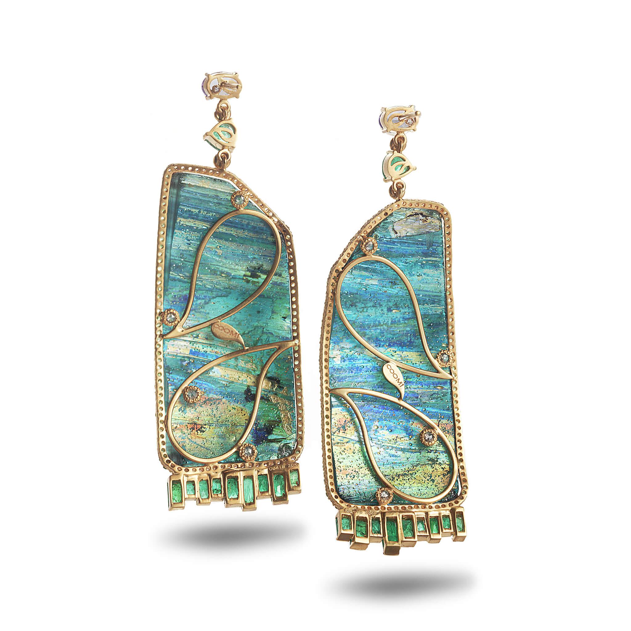 Coomi 20K Gold Ancient Roman Glass 2.67cts Emerald, 1.28cts Tanzanite, 0.88cts Tsavorite, and 0.68cts Diamond Earrings.

Coomi presents her latest addition to the Antiquity collection, Ancient Roman Glass. Each slice of the world’s first handblown