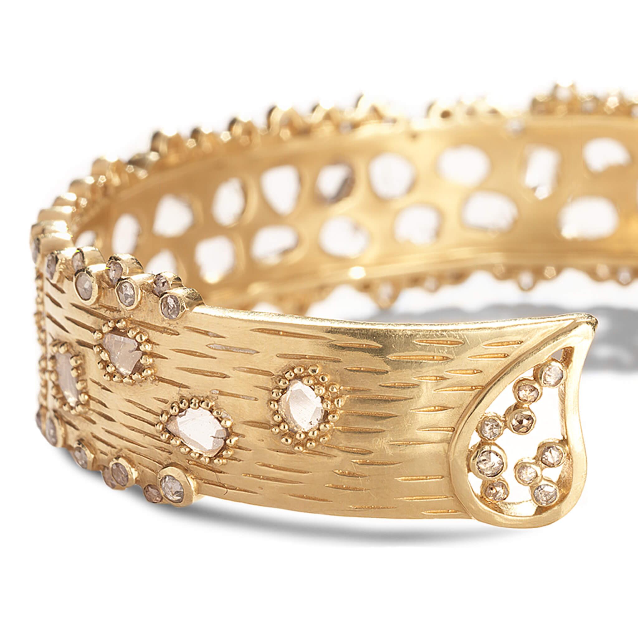 Coomi 20 Karat Gold Luminosity Diamond Cuff Bracelet In New Condition For Sale In Secaucus, NJ