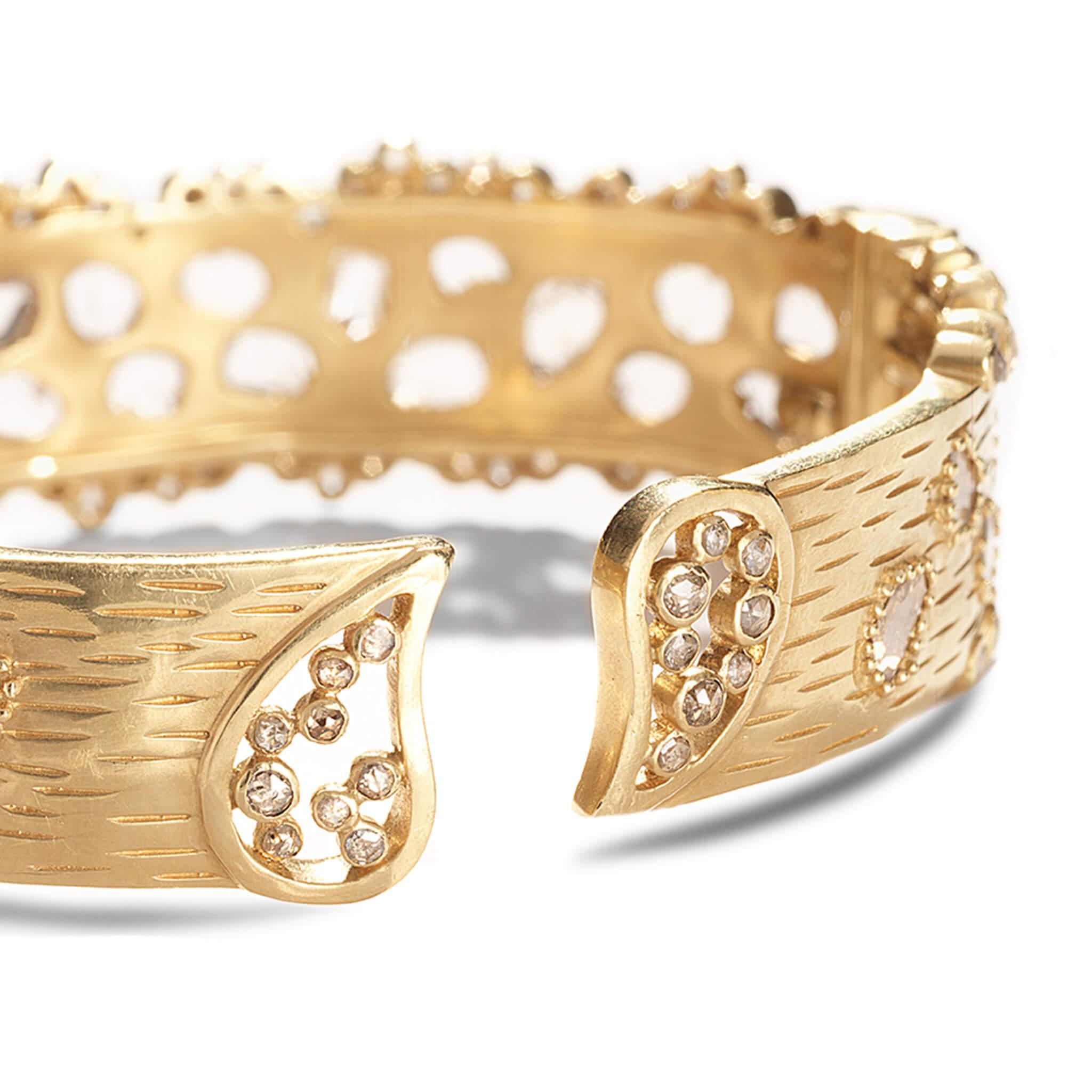 Women's or Men's Coomi 20 Karat Gold Luminosity Diamond Cuff Bracelet For Sale