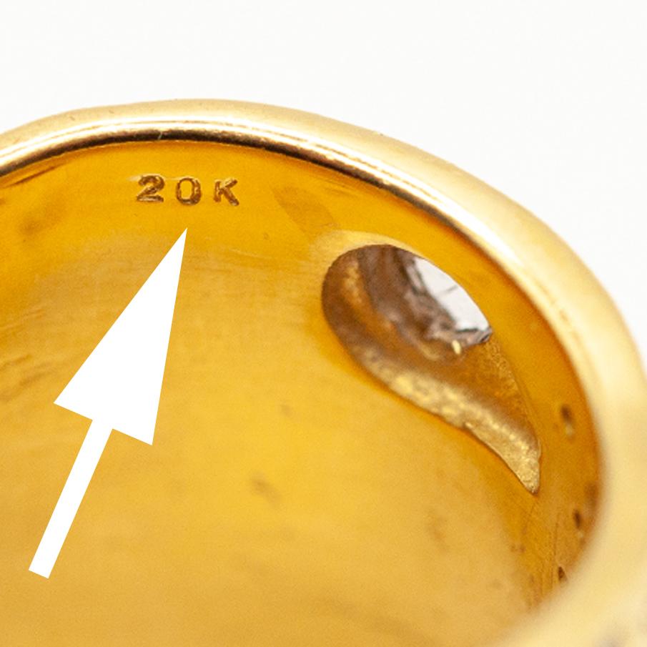 Anello scultoreo largo con citrino cabochon e diamante in oro giallo 20 carati Coomi in vendita 5