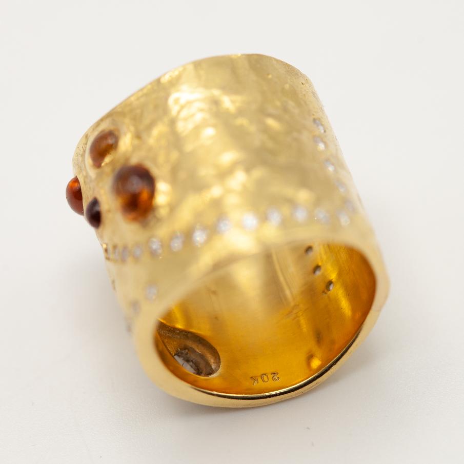Anello scultoreo largo con citrino cabochon e diamante in oro giallo 20 carati Coomi In condizioni ottime in vendita a New York, NY