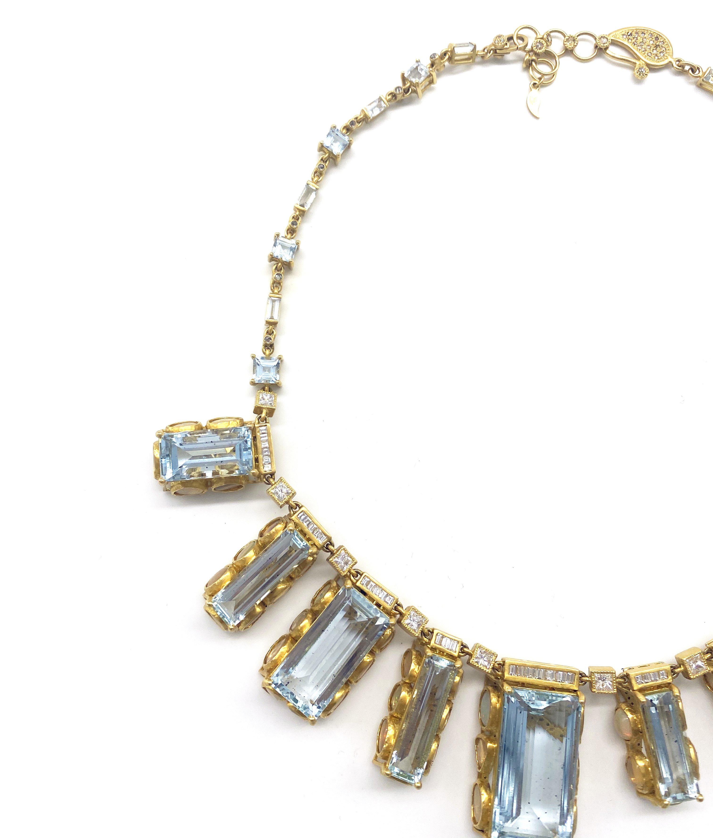Contemporain Collier d'affirmation en aigue-marine et opale 20 carats en vente