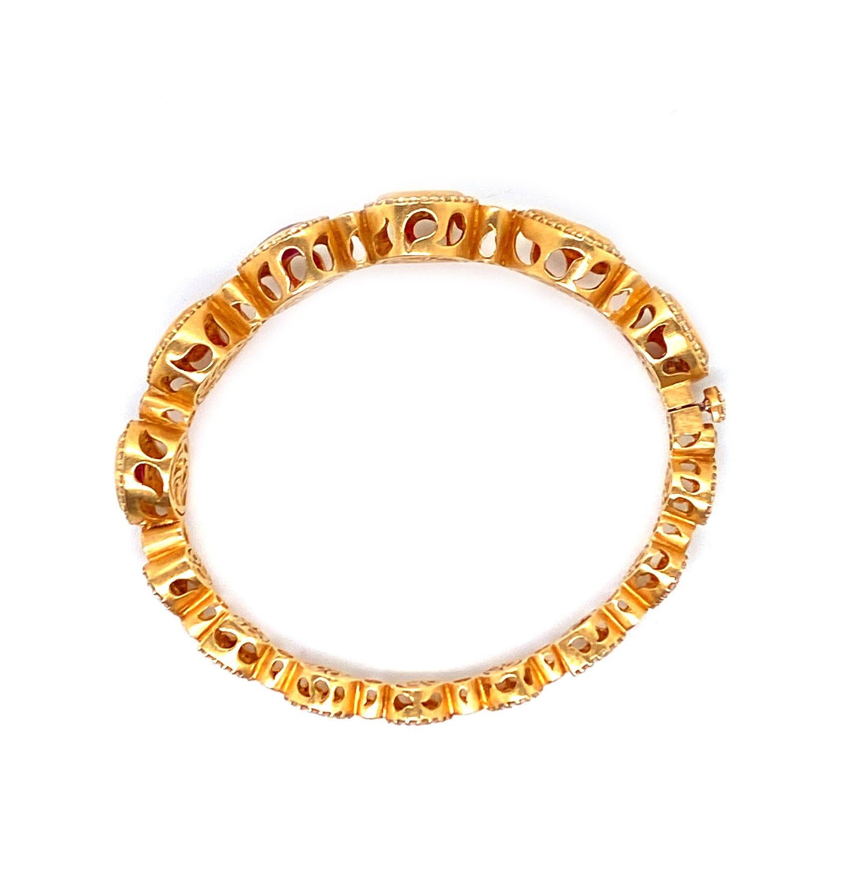 Contemporain Coomi Bracelet Affinity en or 20 carats serti de rubis et diamants en vente