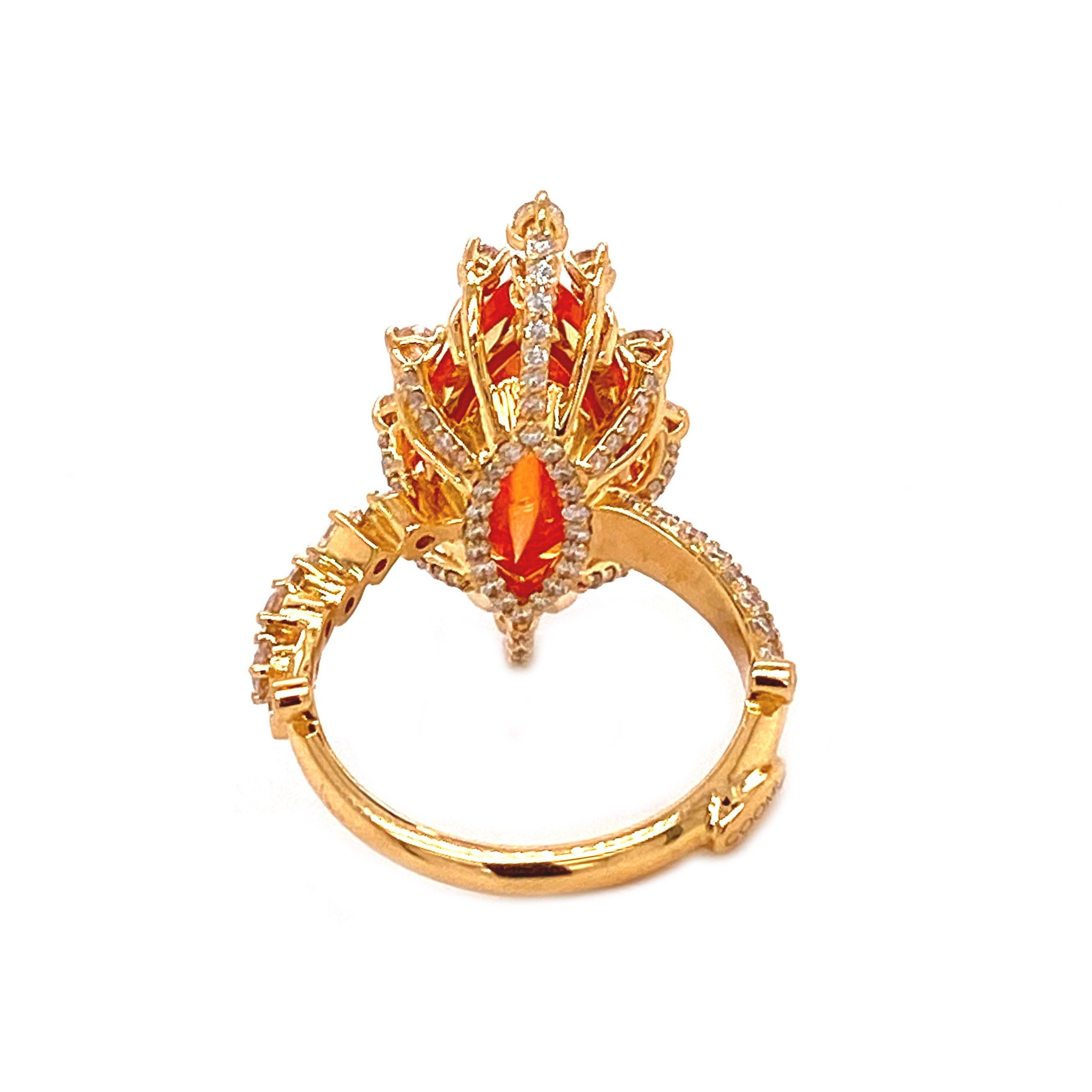 Trinity Ring in 20K Gelbgold gefasst. 7.96cts Granat, und 1,34cts Diamanten. 1Zoll/0,50Zoll. 

7.96cts Granat 
1.34cts Diamanten 
20K Gelbgold 