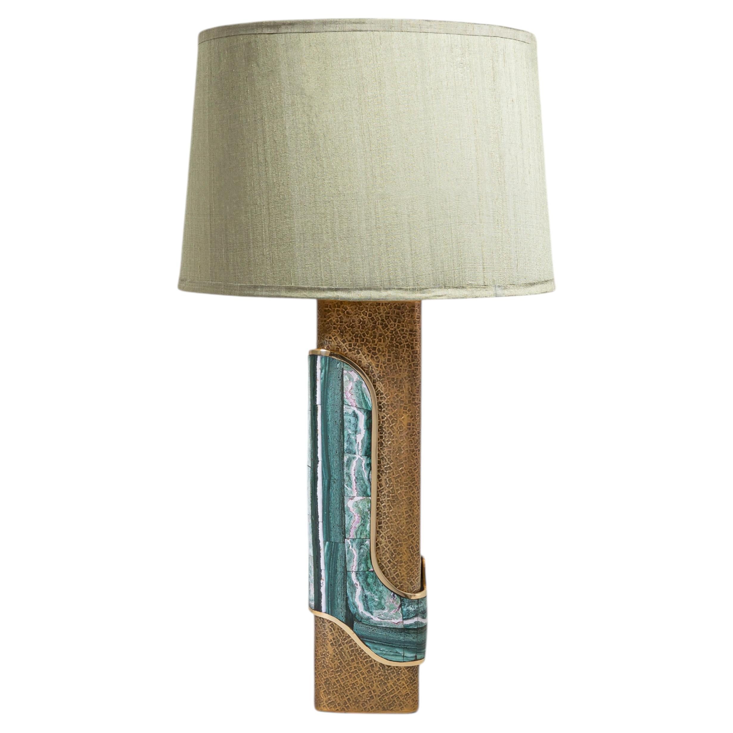 Moderne Messinglampe „Coonoor A“ aus Messing und Halbedelstein „Viya“ von Vikram Goyal im Angebot