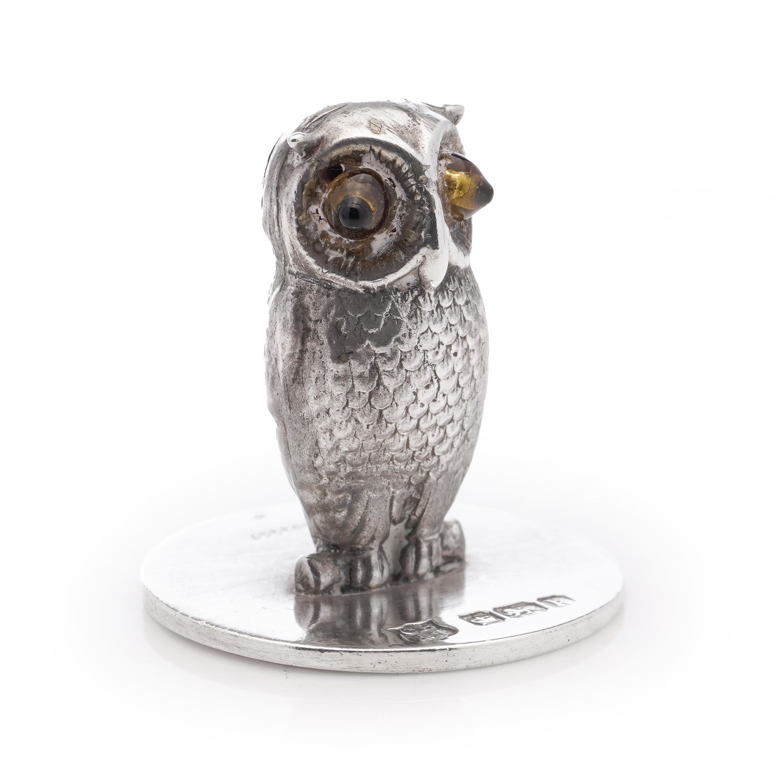Early 20th Century Cooper Brothers & Sons Ltd set of 4 owl-shaped place card holders For Sale