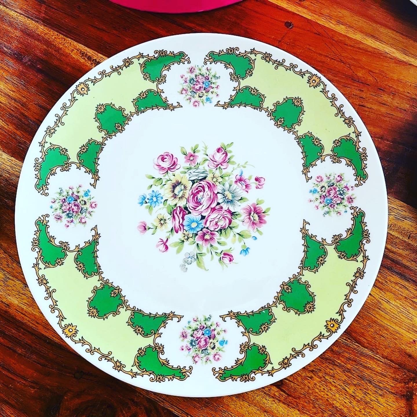 Coordinated Dessert Green Decorated Porcelain '900 -Antiques' In Excellent Condition For Sale In Foggia, FG