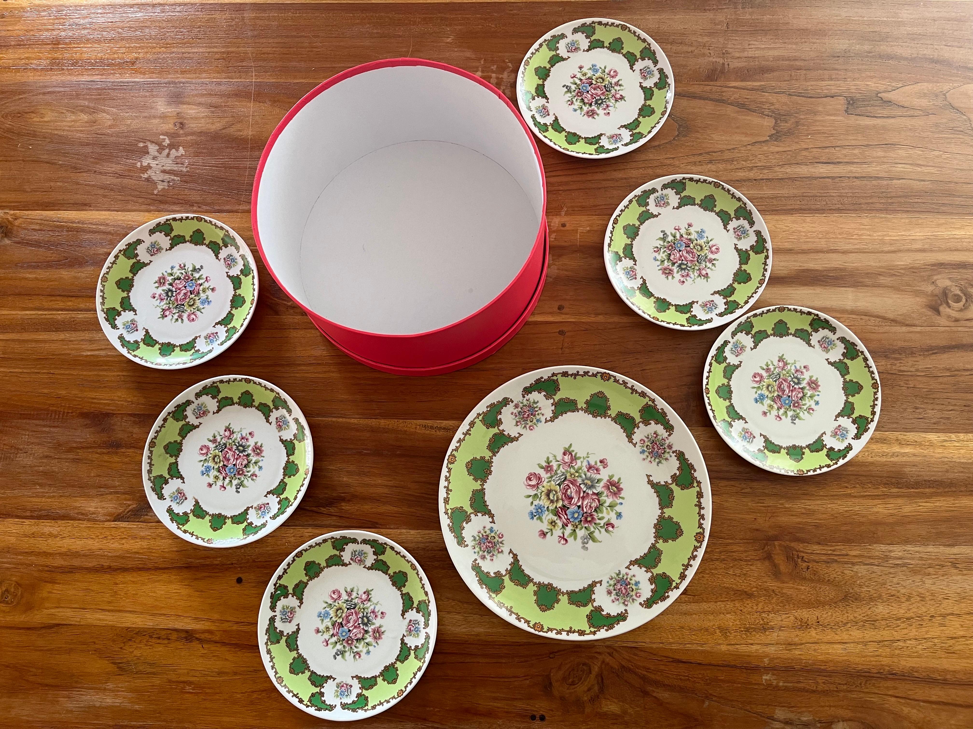 Coordinated Dessert Green Decorated Porcelain '900 -Antiques' For Sale 2