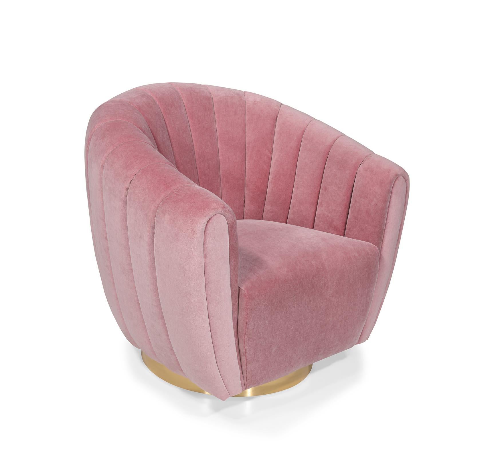 Murmurio, bekannt für seine innovativen Designs, hat sich mit Bow and Arrow Upholstery zusammengetan, um eine exklusive Möbelkollektion zu präsentieren, die nahtlos die Ästhetik des Vintage mit der traditionellen portugiesischen Handwerkskunst