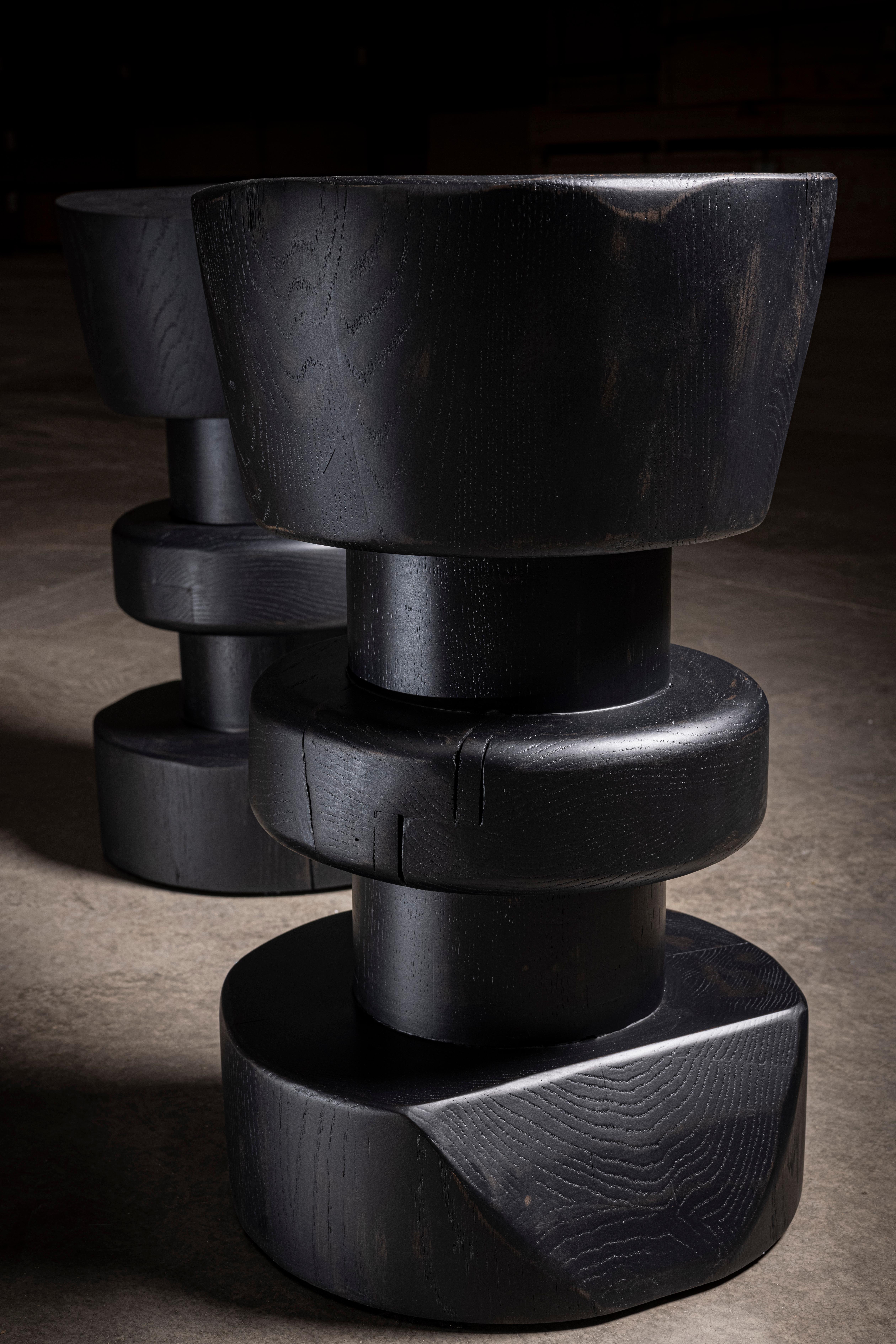 XXI secolo e contemporaneo Sgabello Copablanca in quercia nera massiccia e trattata con agenti atmosferici di NO AGE Studio in vendita