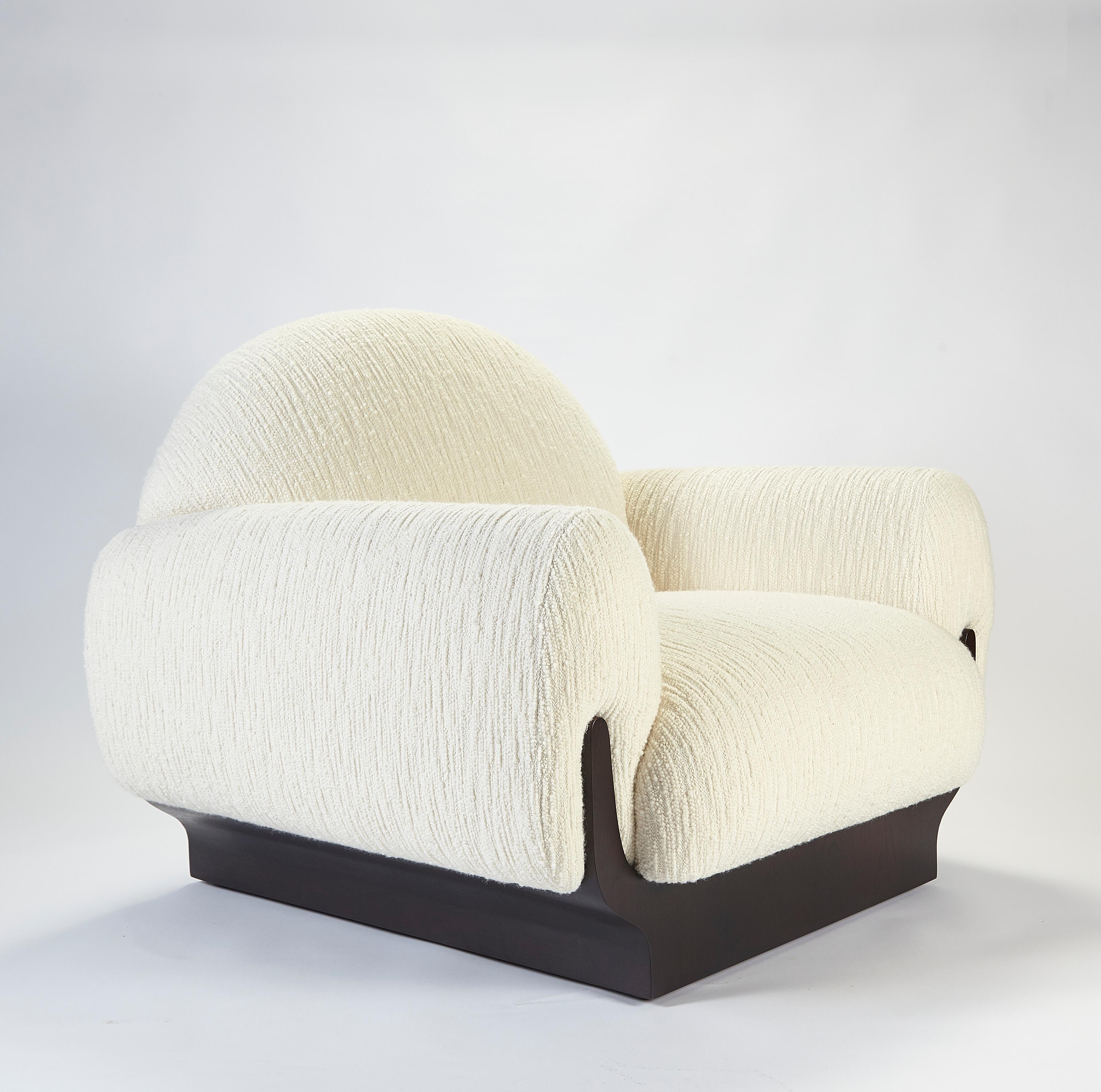 Mid-Century moderno Poltrona Copacabana, base Oak scurita, realizzata a mano in Portogallo da Duistt in vendita