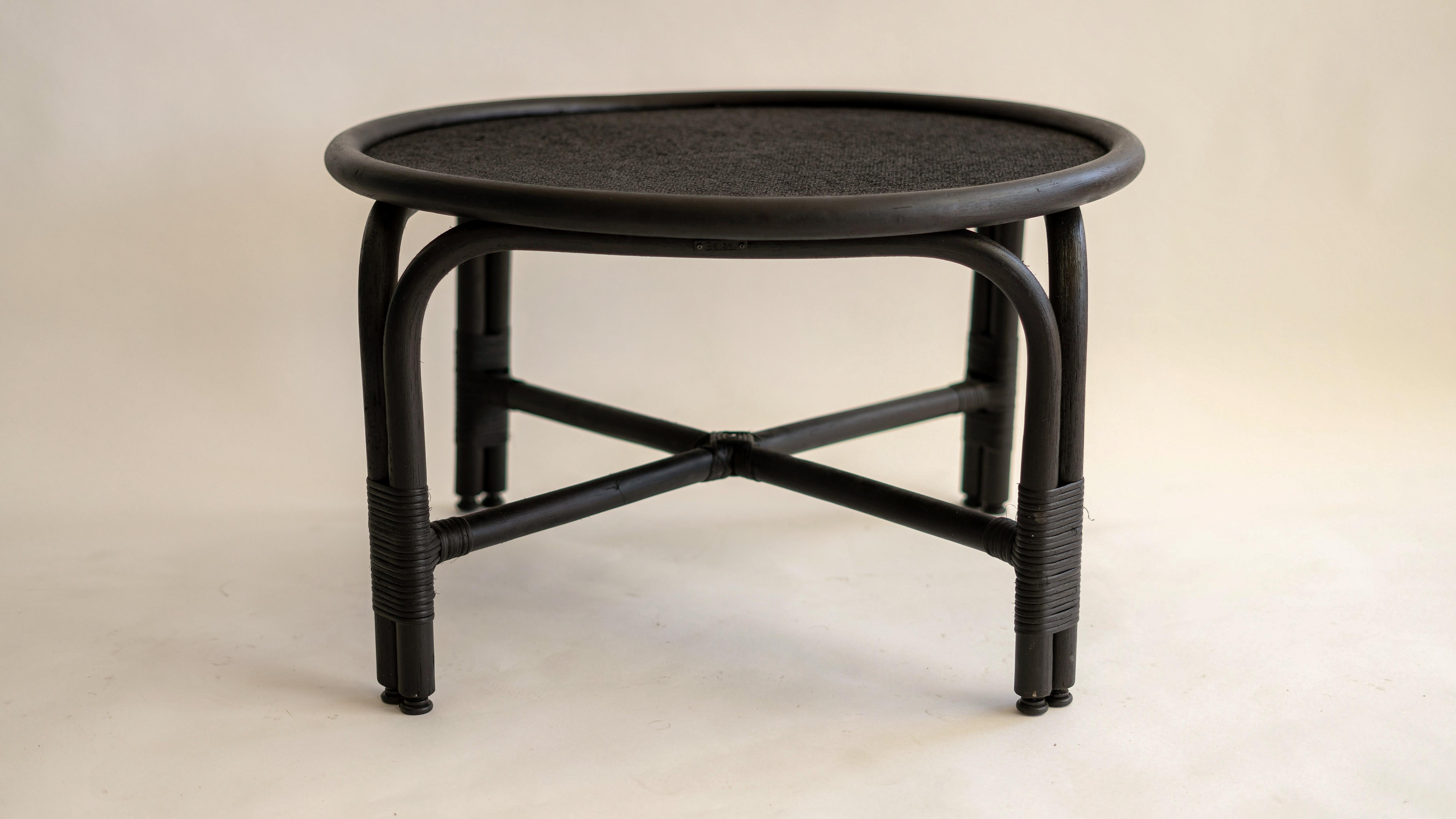 Mesa baja Copalito - Interior Negro by Balsa - Actualmente en stock Moldeado en venta