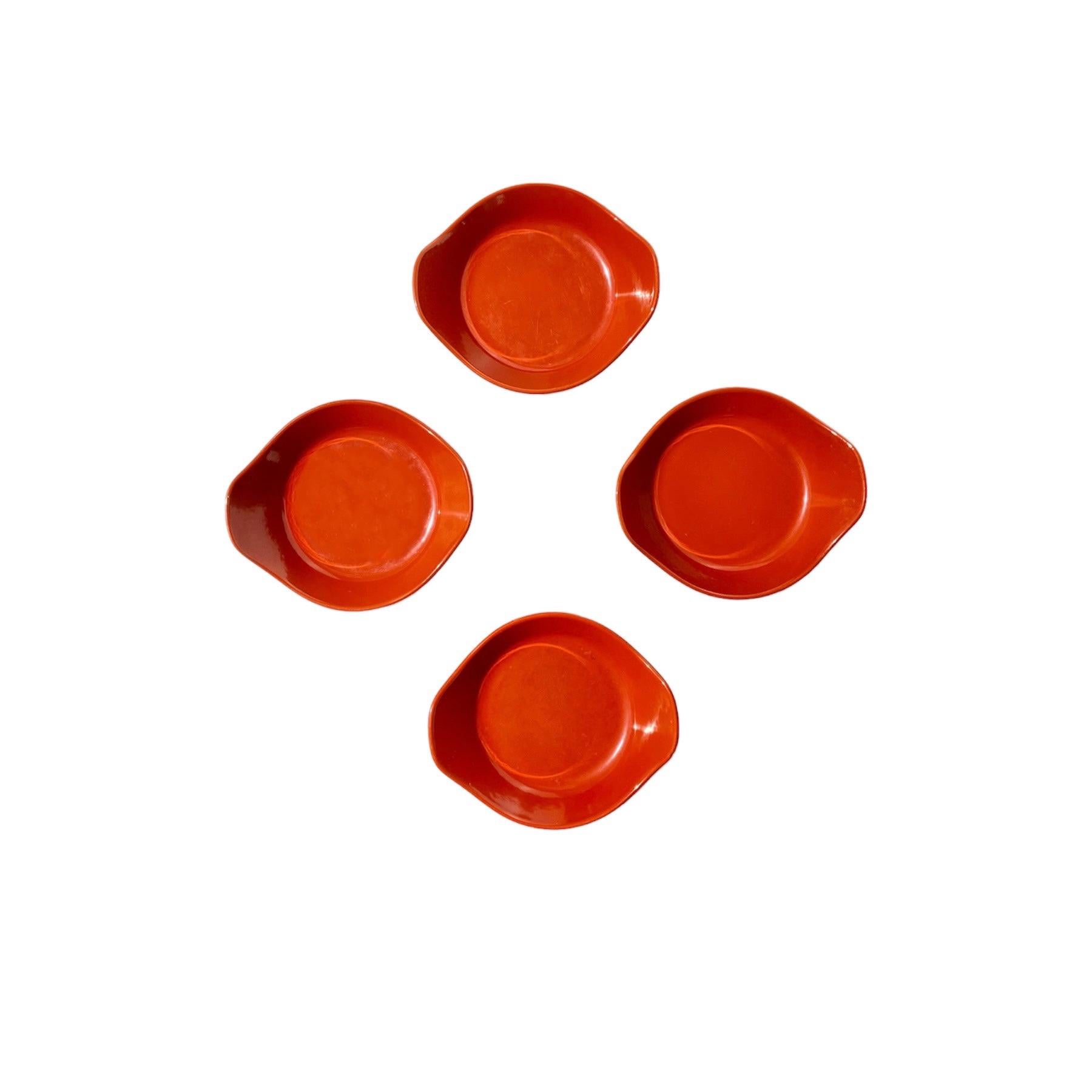 Who dent love Au Gratin and baked cobbler in style, these I found are rare to find and in such great condition. beautiful as a home decor item as the burnt orange is vivid.