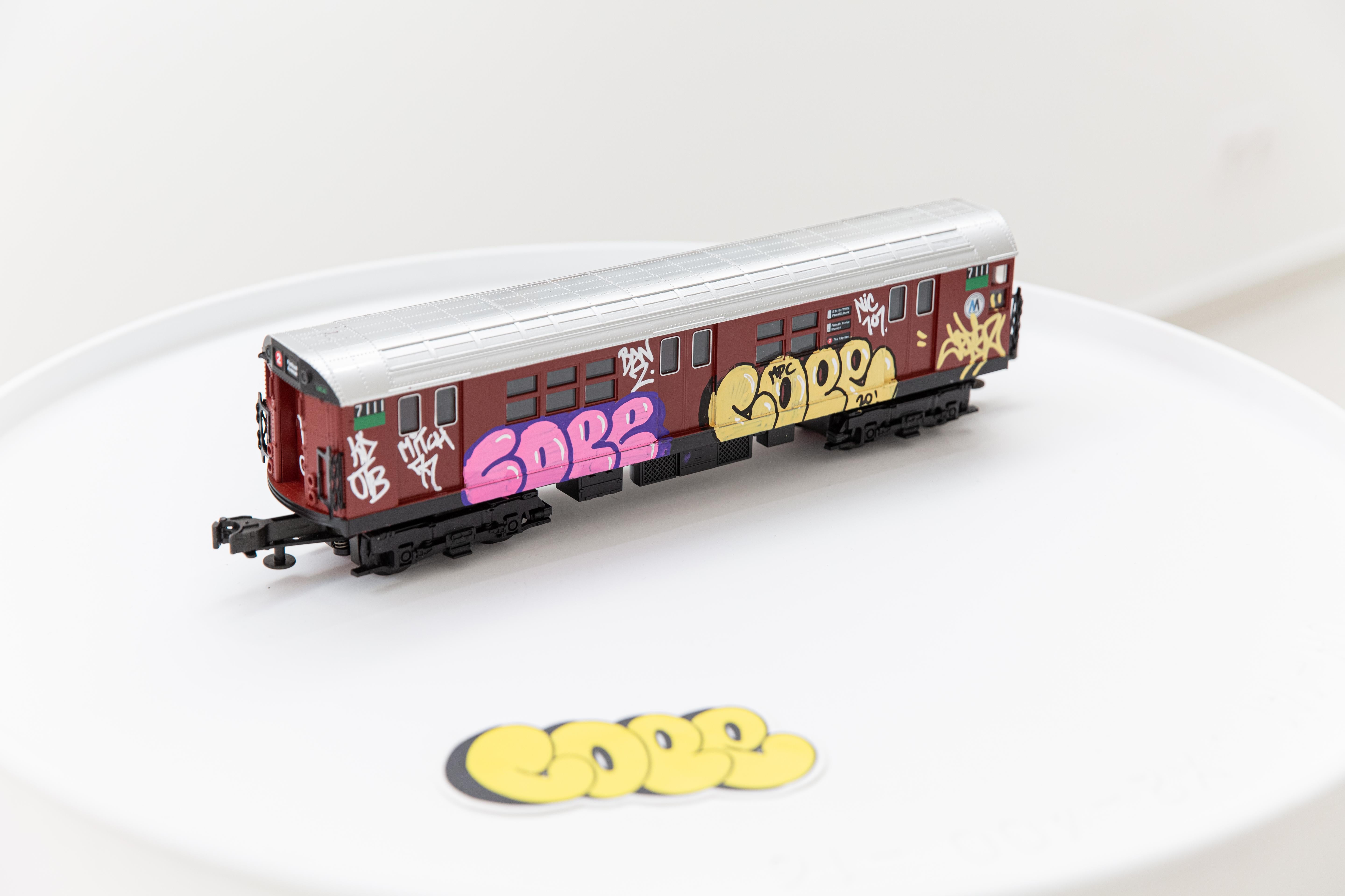 Train brun de New York - Sculpture de Cope2