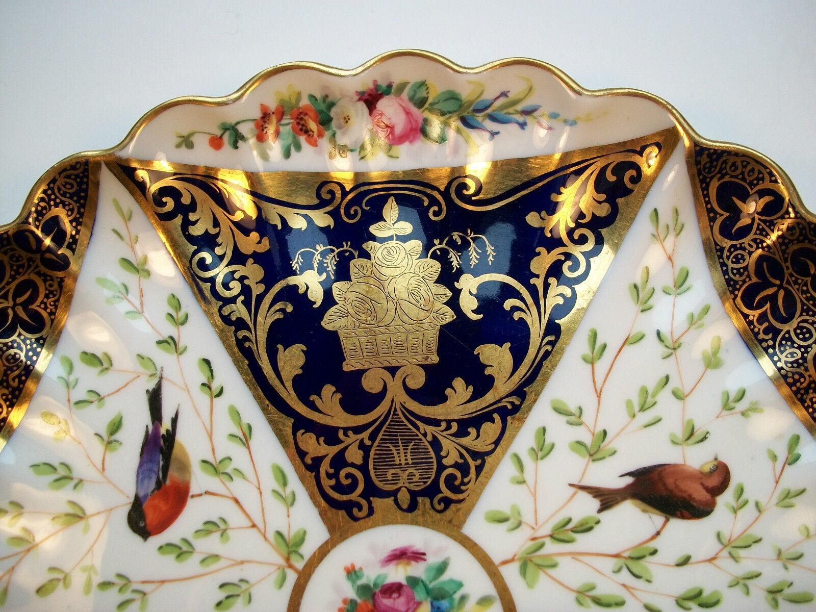COPELAND, Antique Gilt Porcelain Ornithological Dessert Service, Circa 1851-95 In Good Condition For Sale In Chatham, ON