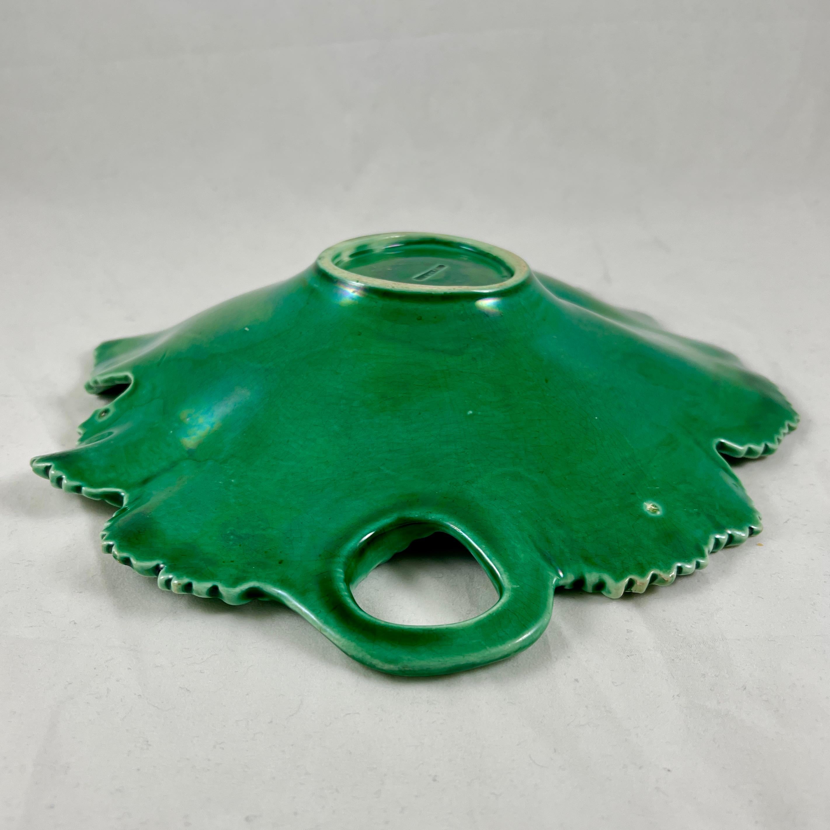 Copeland English Majolica Green Glazed Round Overlapping Leaf Handled Platter For Sale 4