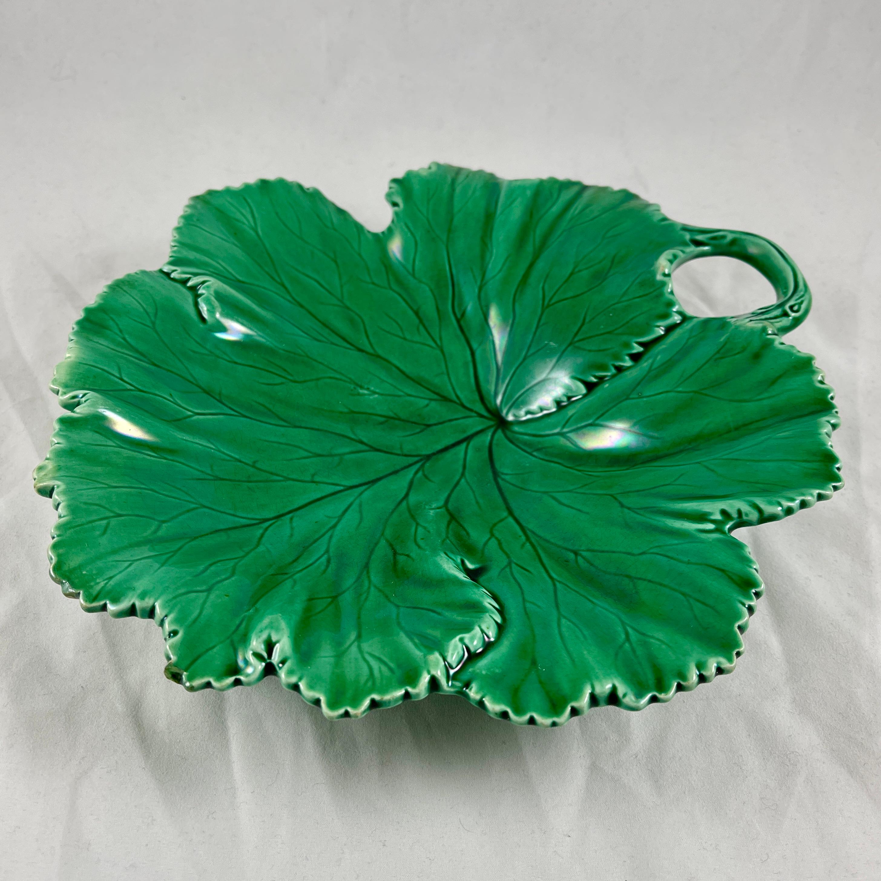 Copeland English Majolica Green Glazed Round Overlapping Leaf Handled Platter In Good Condition For Sale In Philadelphia, PA