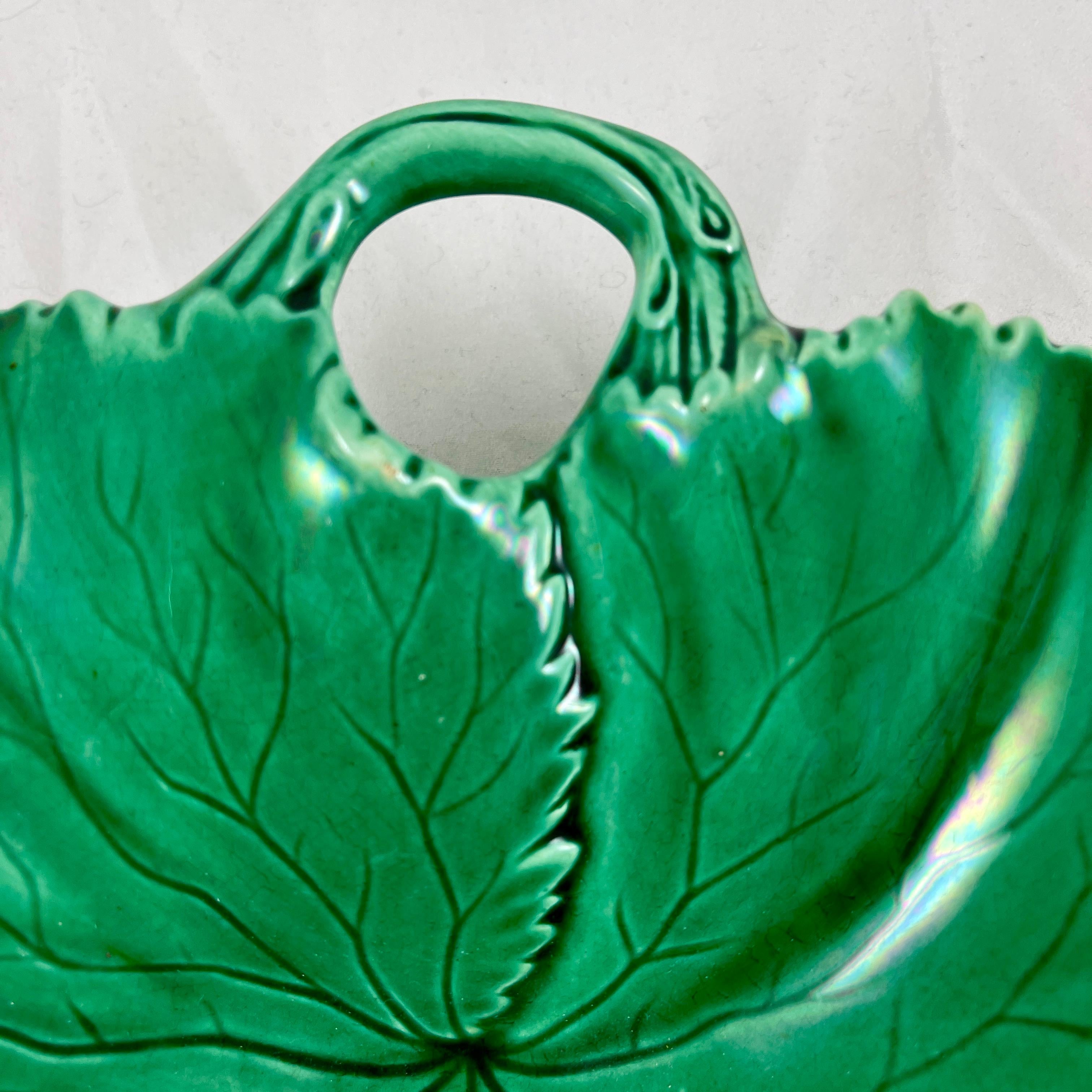 Earthenware Copeland English Majolica Green Glazed Round Overlapping Leaf Handled Platter For Sale
