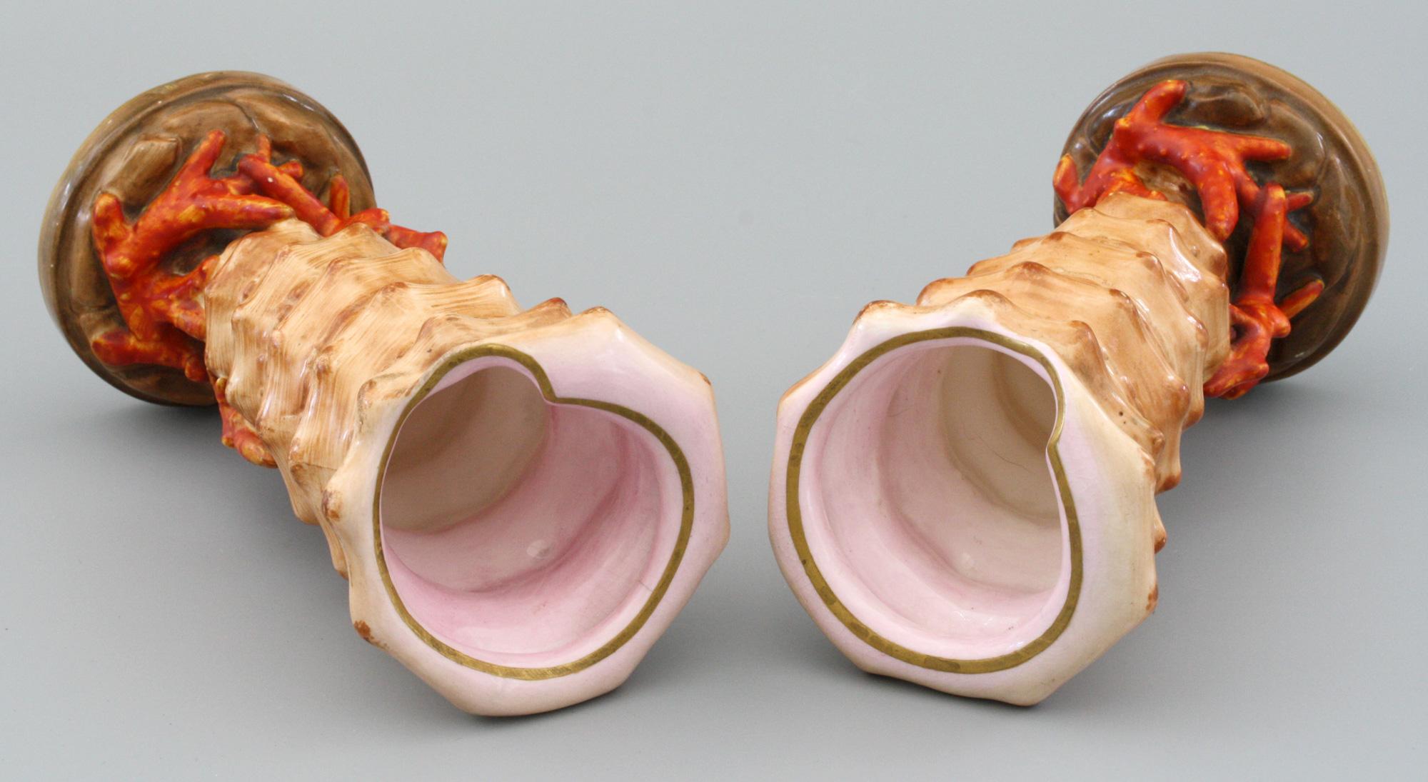 Copeland English Pair of Shell and Coral Porcelain Vases, circa 1870 In Good Condition In Bishop's Stortford, Hertfordshire