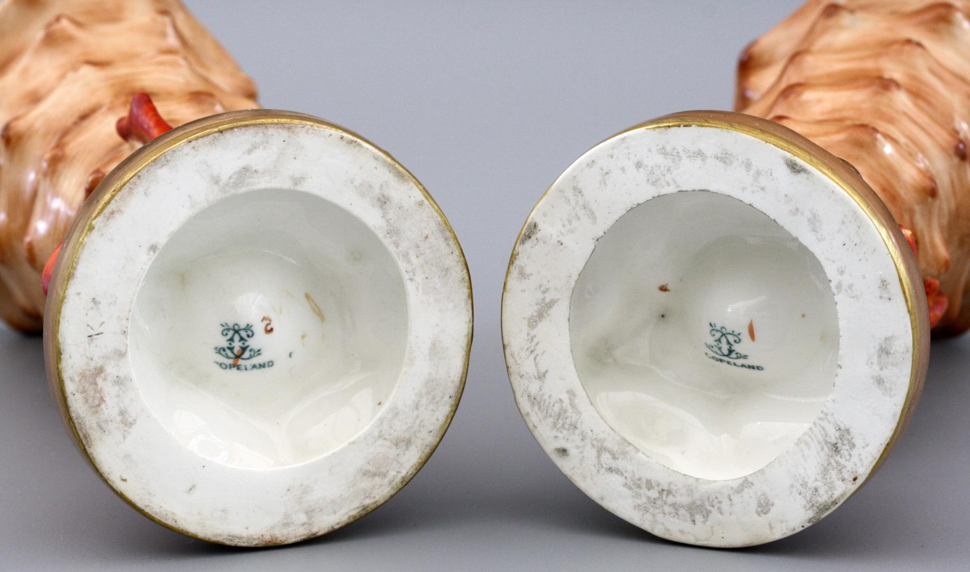 Copeland English Pair of Shell and Coral Porcelain Vases, circa 1870 2