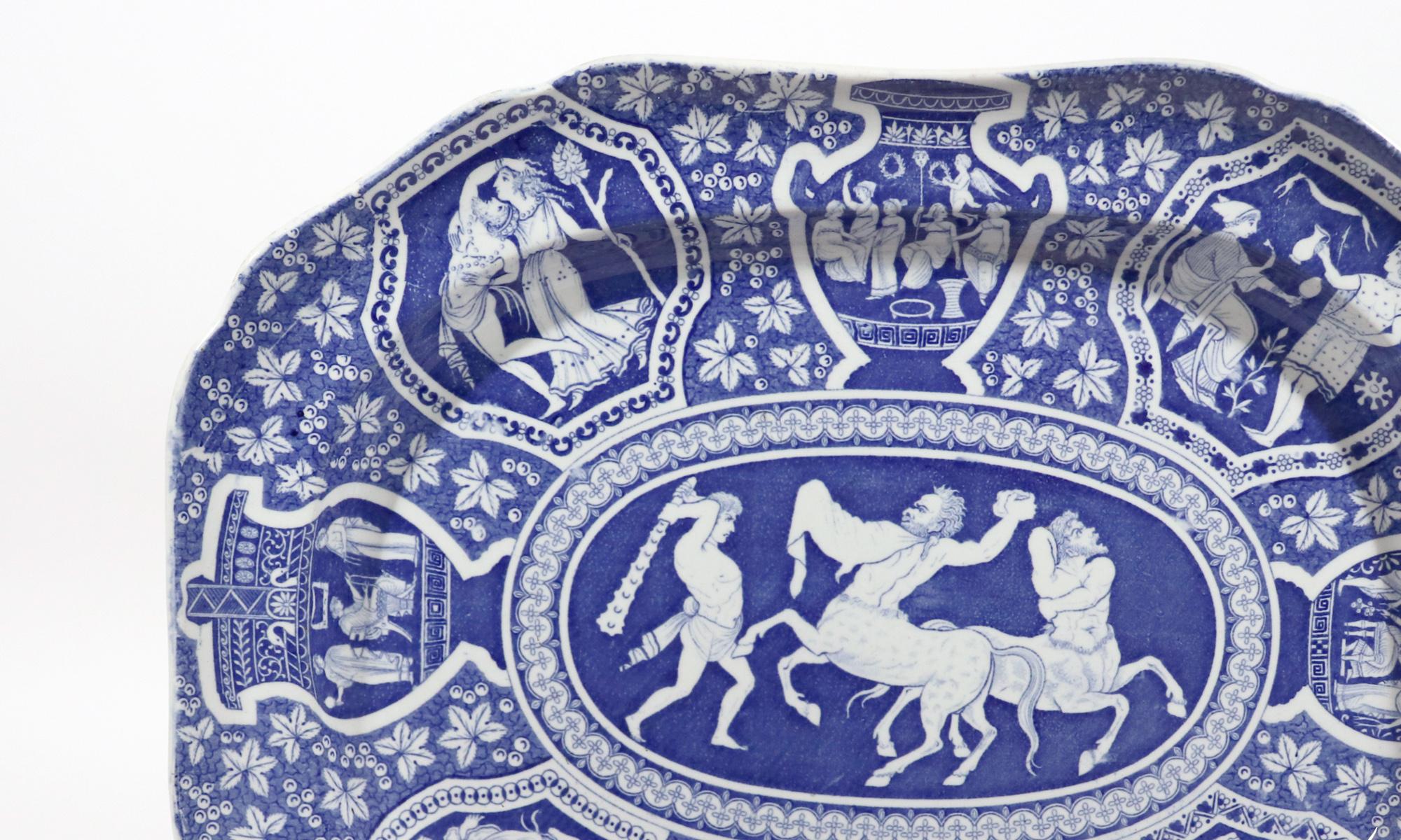 Anglais Copeland & Garrett Pottery Grand plat bleu à motif grec néoclassique en vente