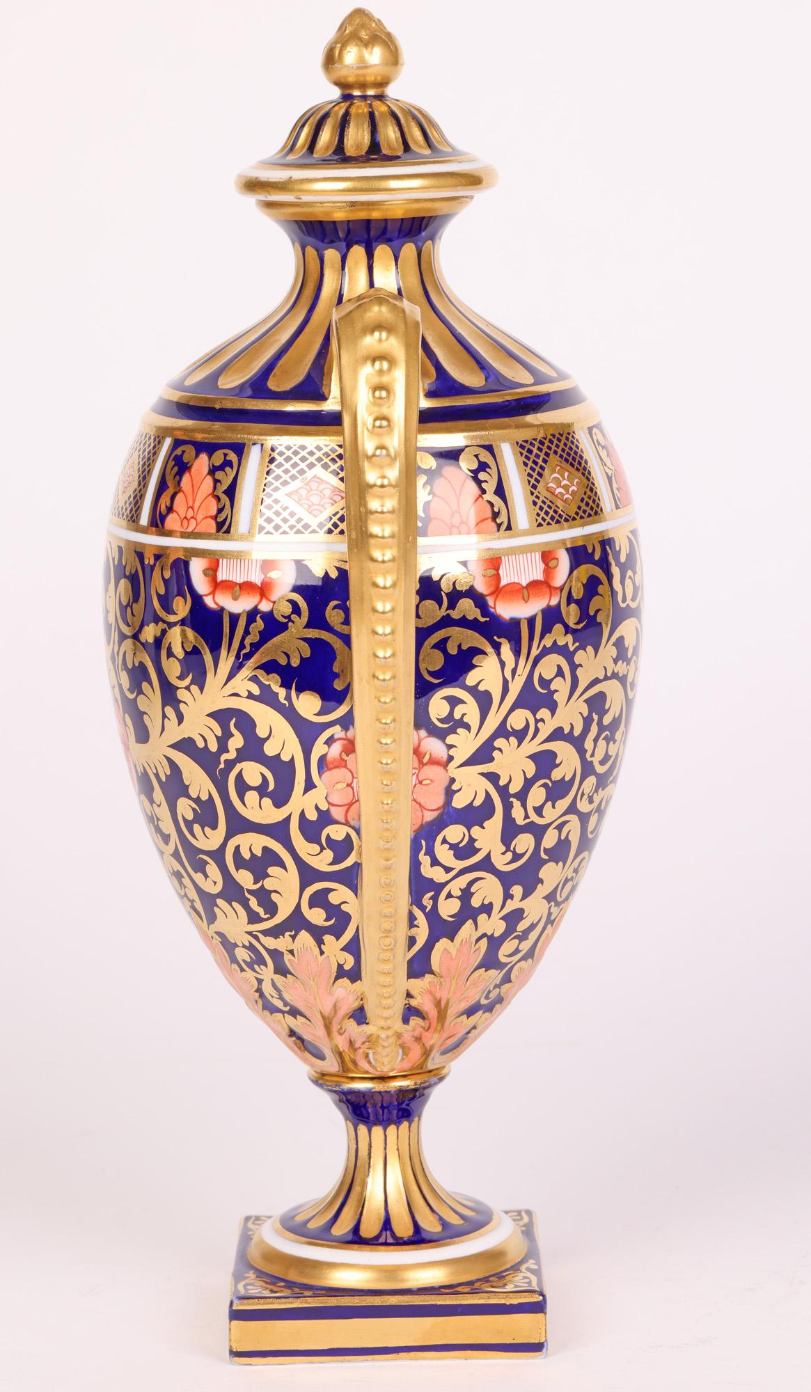 Vase et couvercle à deux poignées en porcelaine à motif Imari de Copeland en vente 9